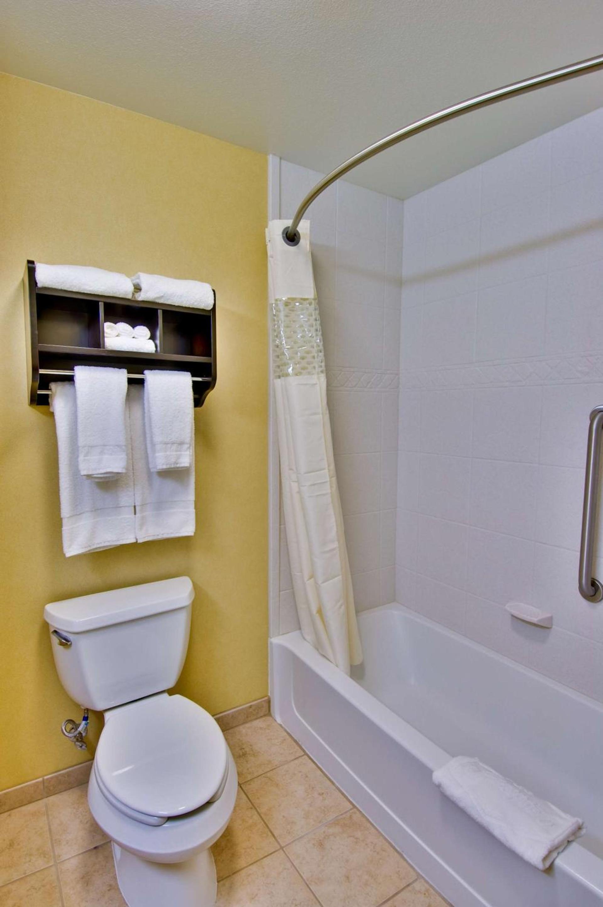 Hampton Inn & Suites Moreno Valley photo 26