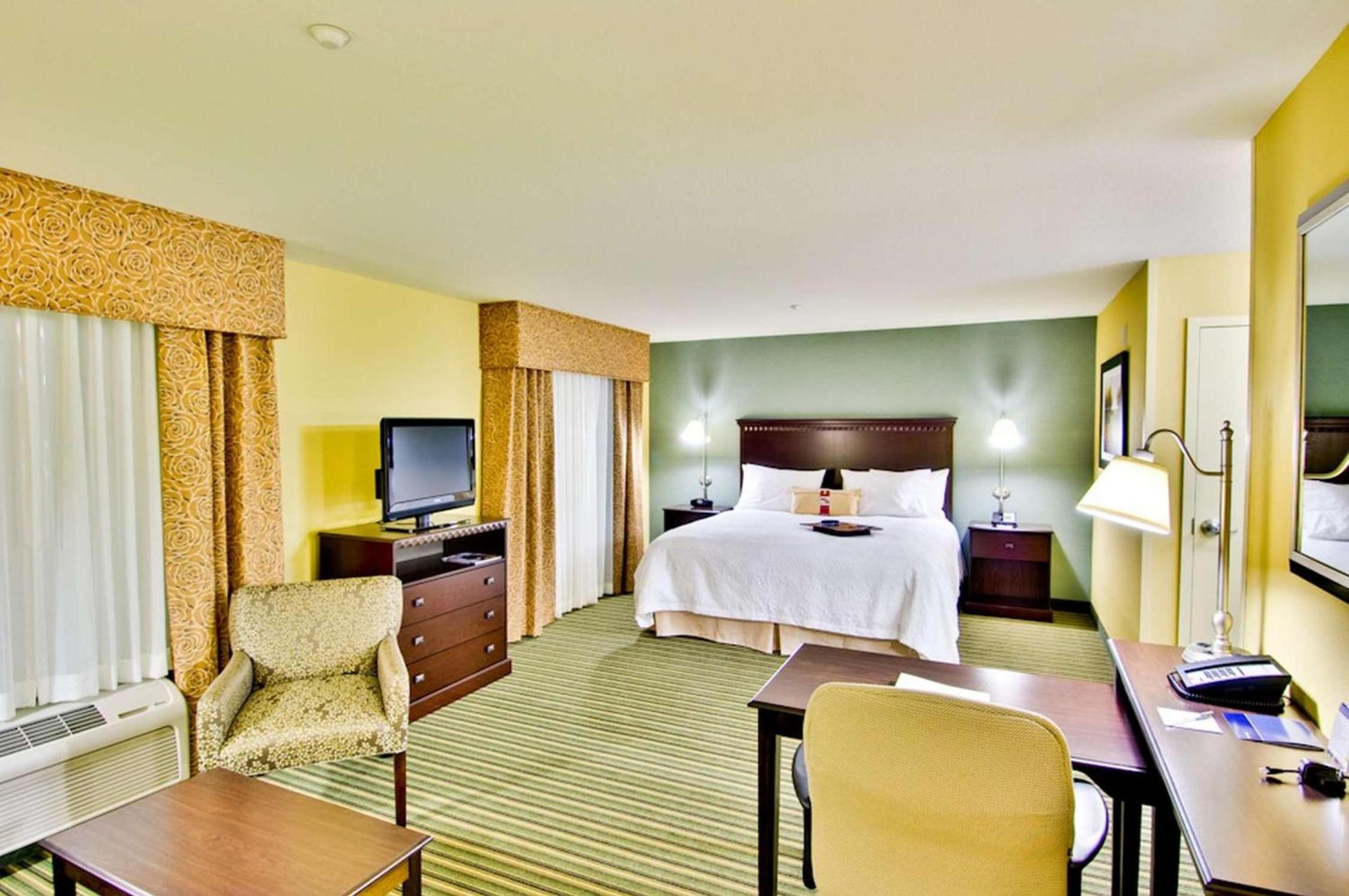 Hampton Inn & Suites Moreno Valley photo 30