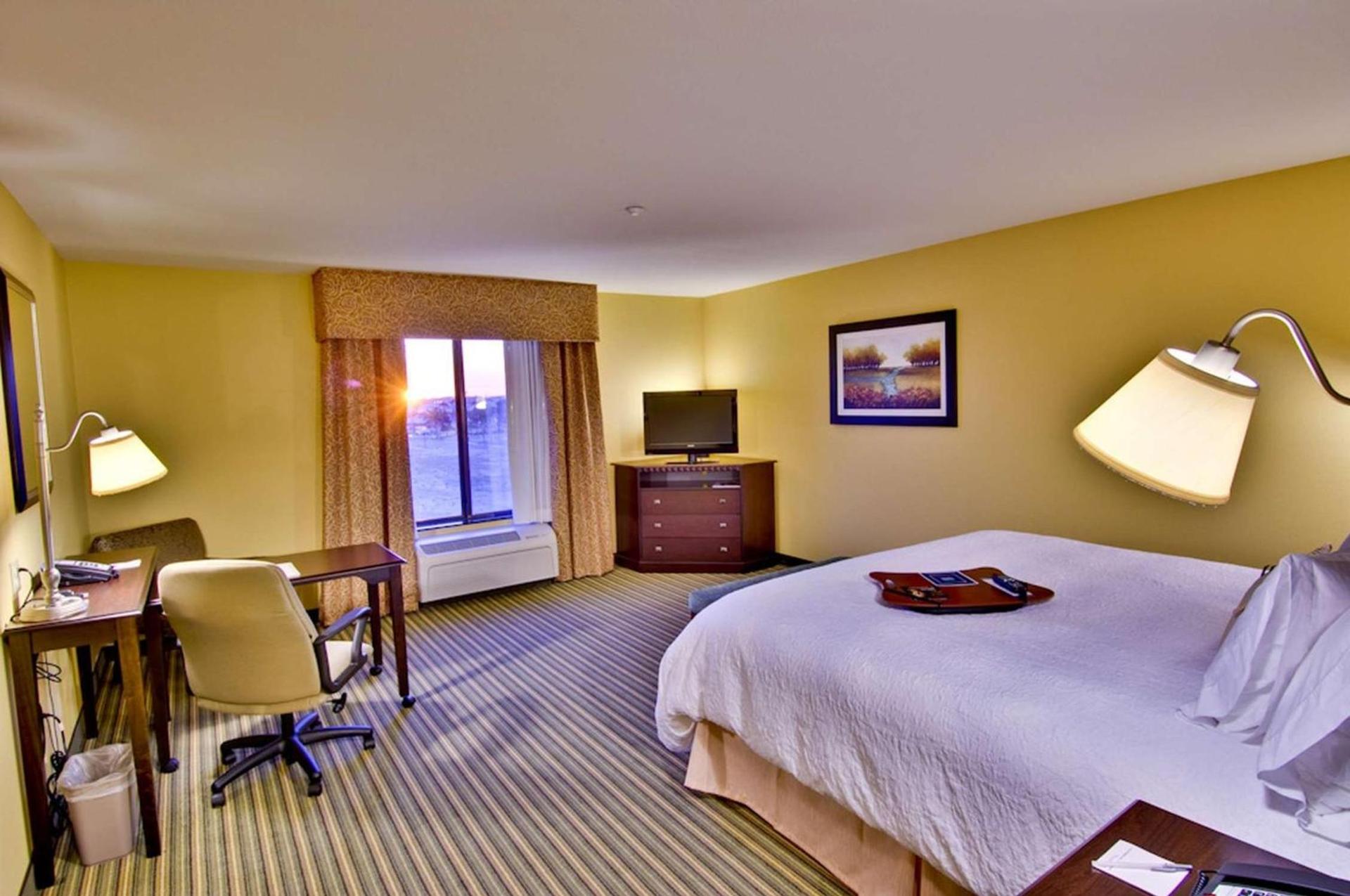 Hampton Inn & Suites Moreno Valley photo 31
