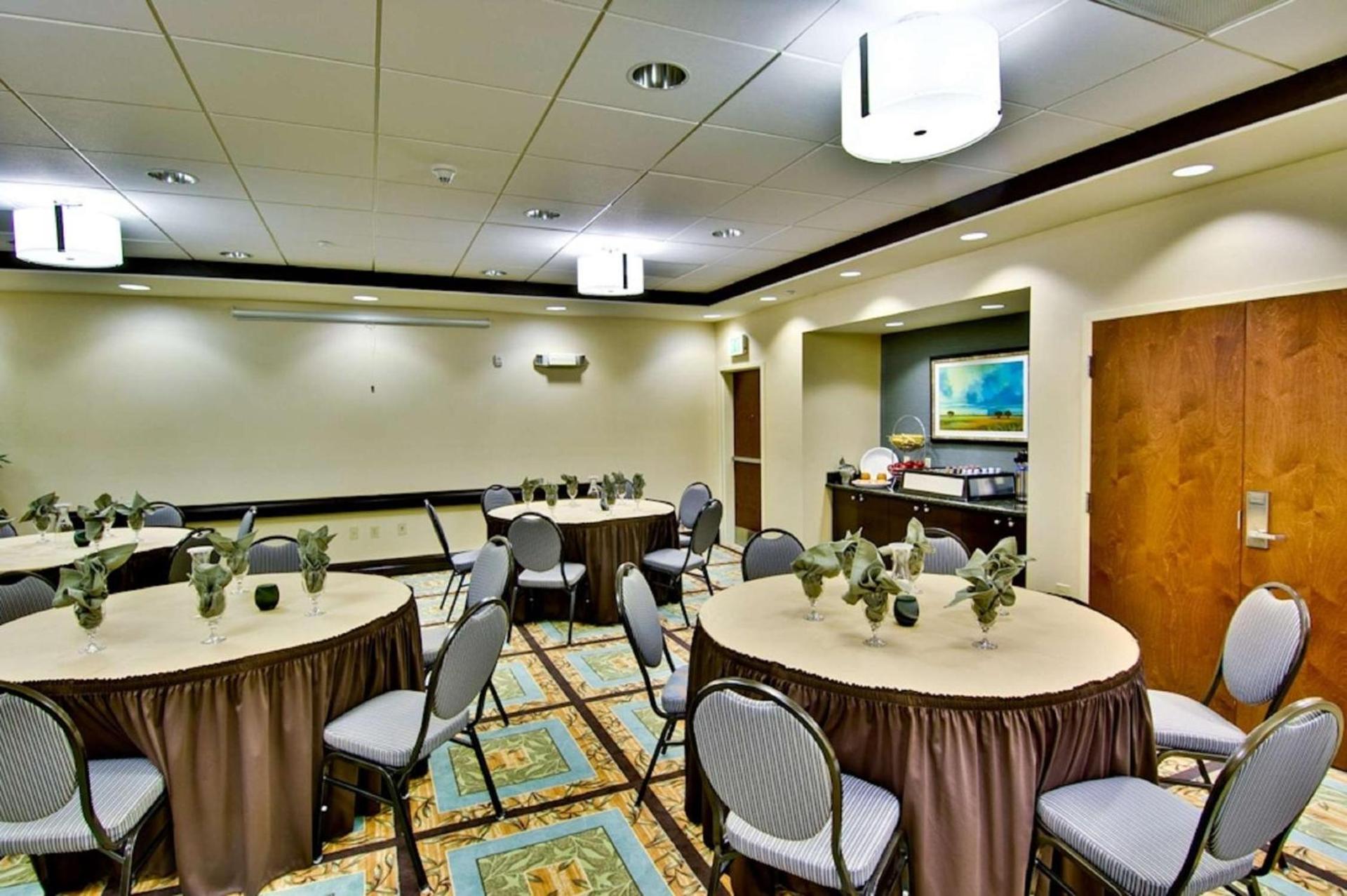 Hampton Inn & Suites Moreno Valley photo 32