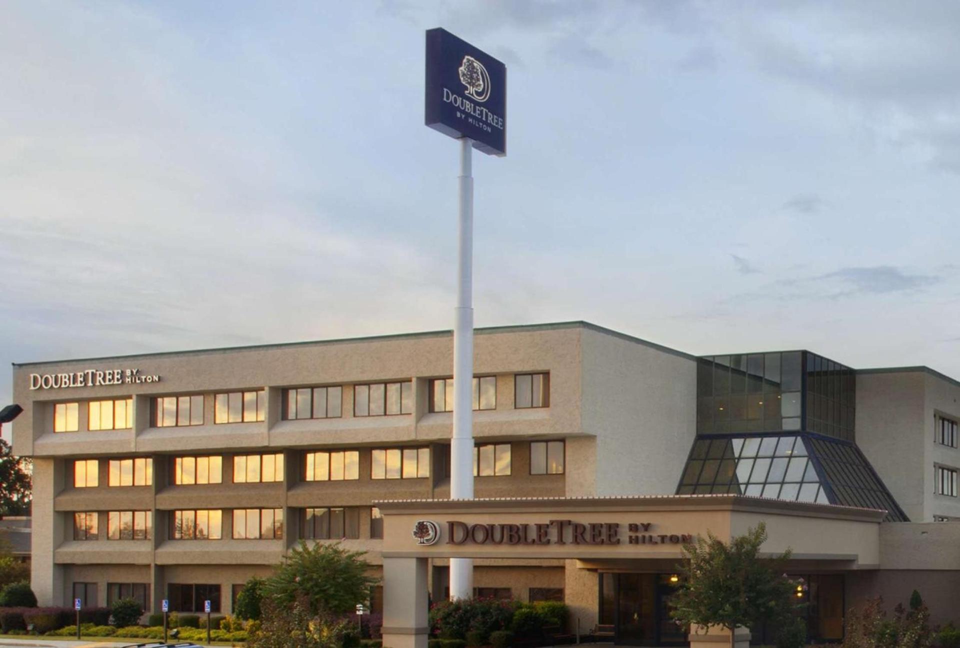 DoubleTree by Hilton Fayetteville photo 1