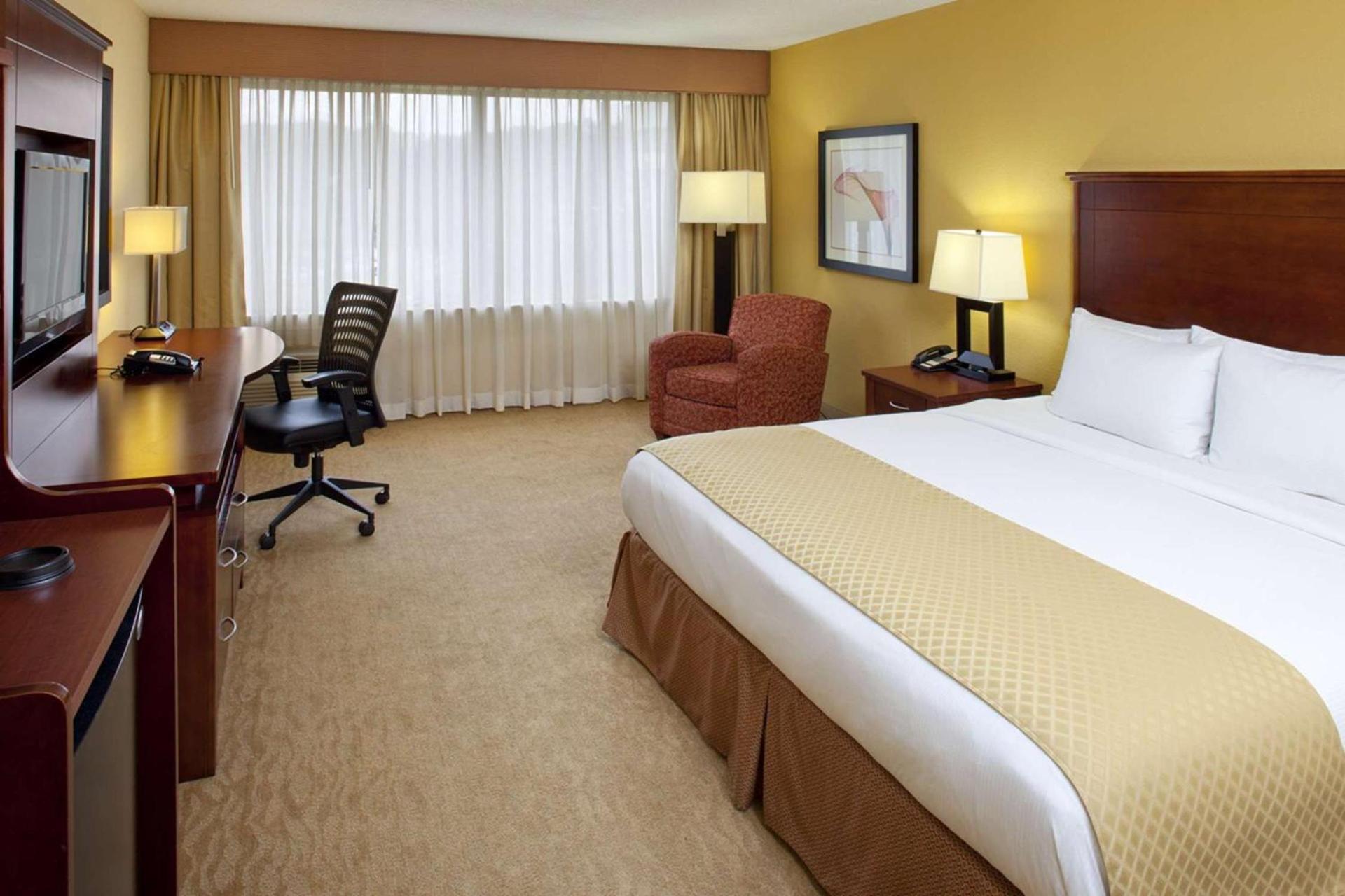 DoubleTree by Hilton Fayetteville photo 10