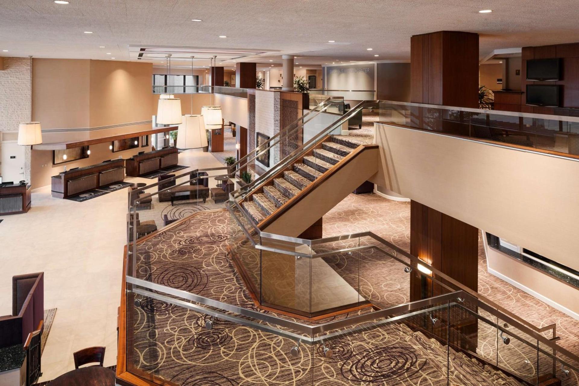 DoubleTree by Hilton Hotel & Executive Meeting Center Somerset photo 3