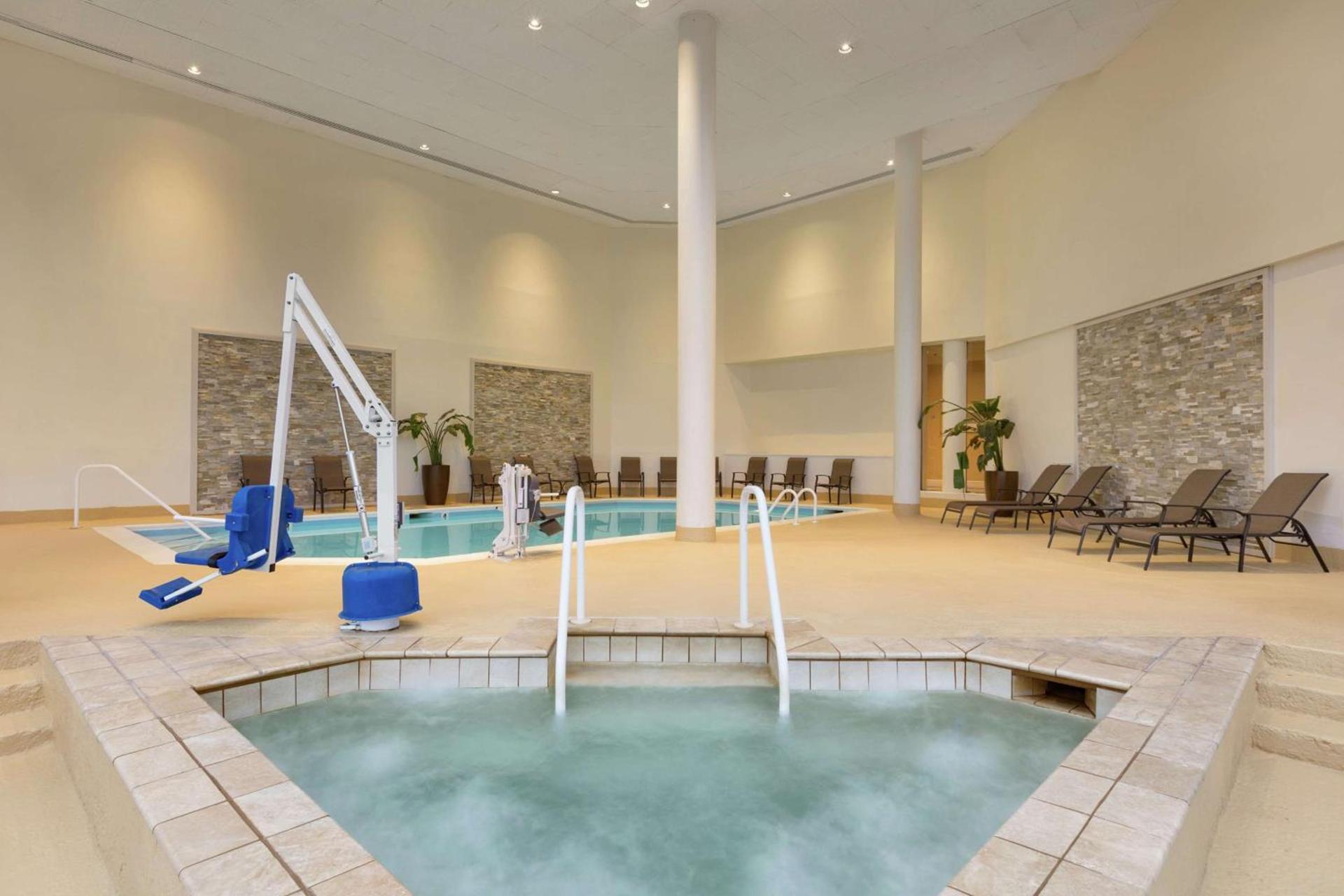 DoubleTree by Hilton Hotel & Executive Meeting Center Somerset photo 9