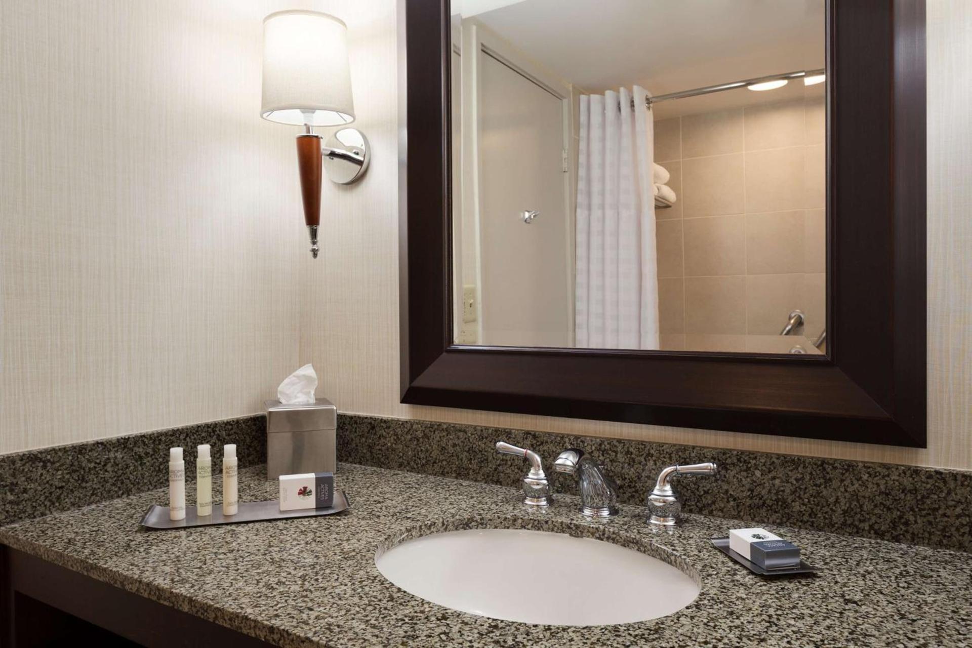 DoubleTree by Hilton Hotel & Executive Meeting Center Somerset photo 19