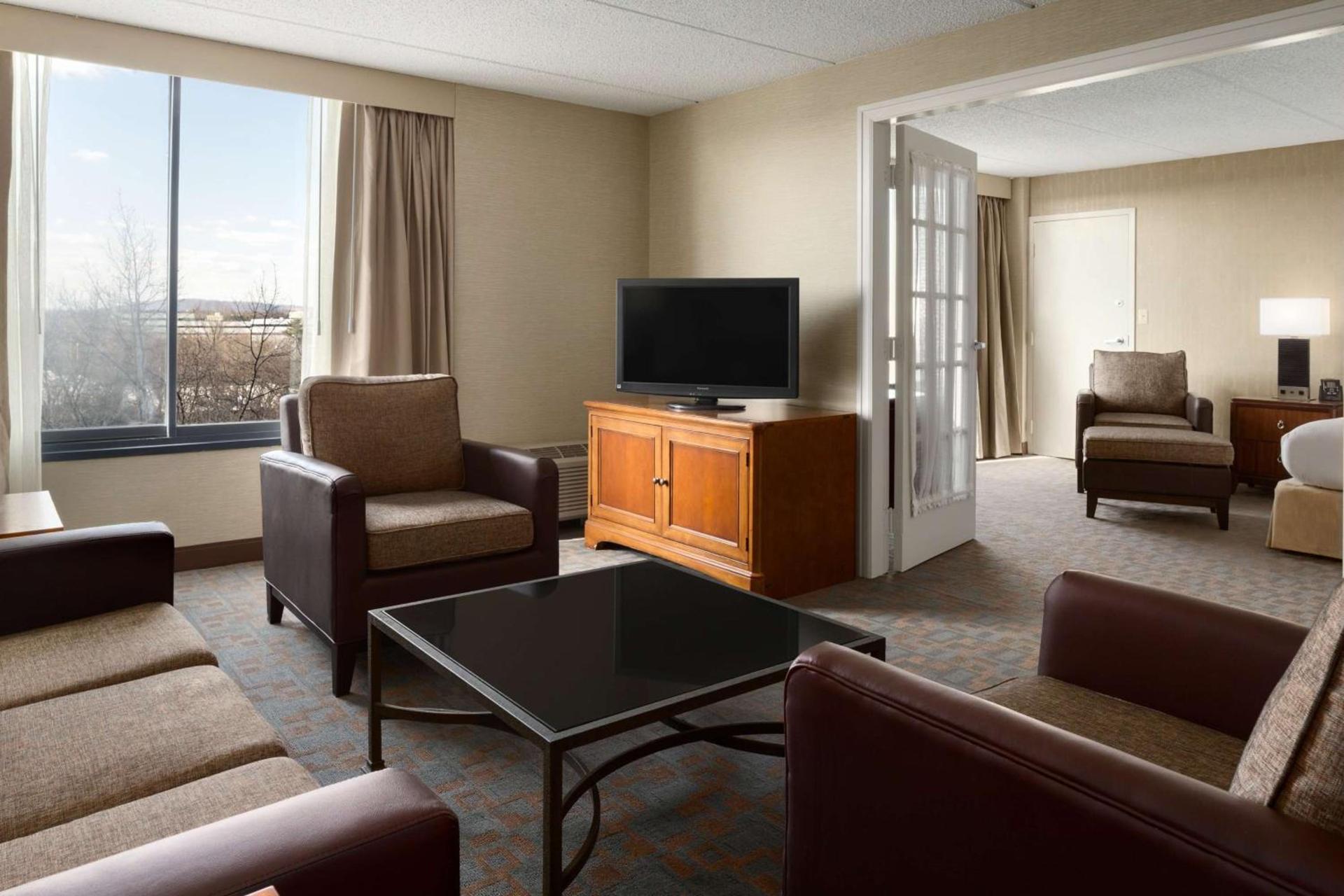 DoubleTree by Hilton Hotel & Executive Meeting Center Somerset photo 21