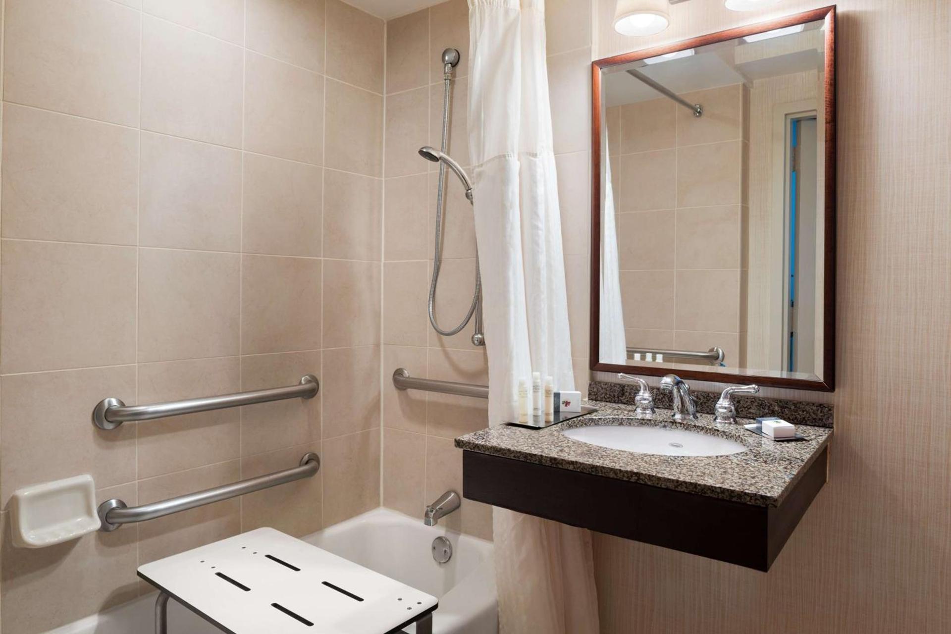 DoubleTree by Hilton Hotel & Executive Meeting Center Somerset photo 25