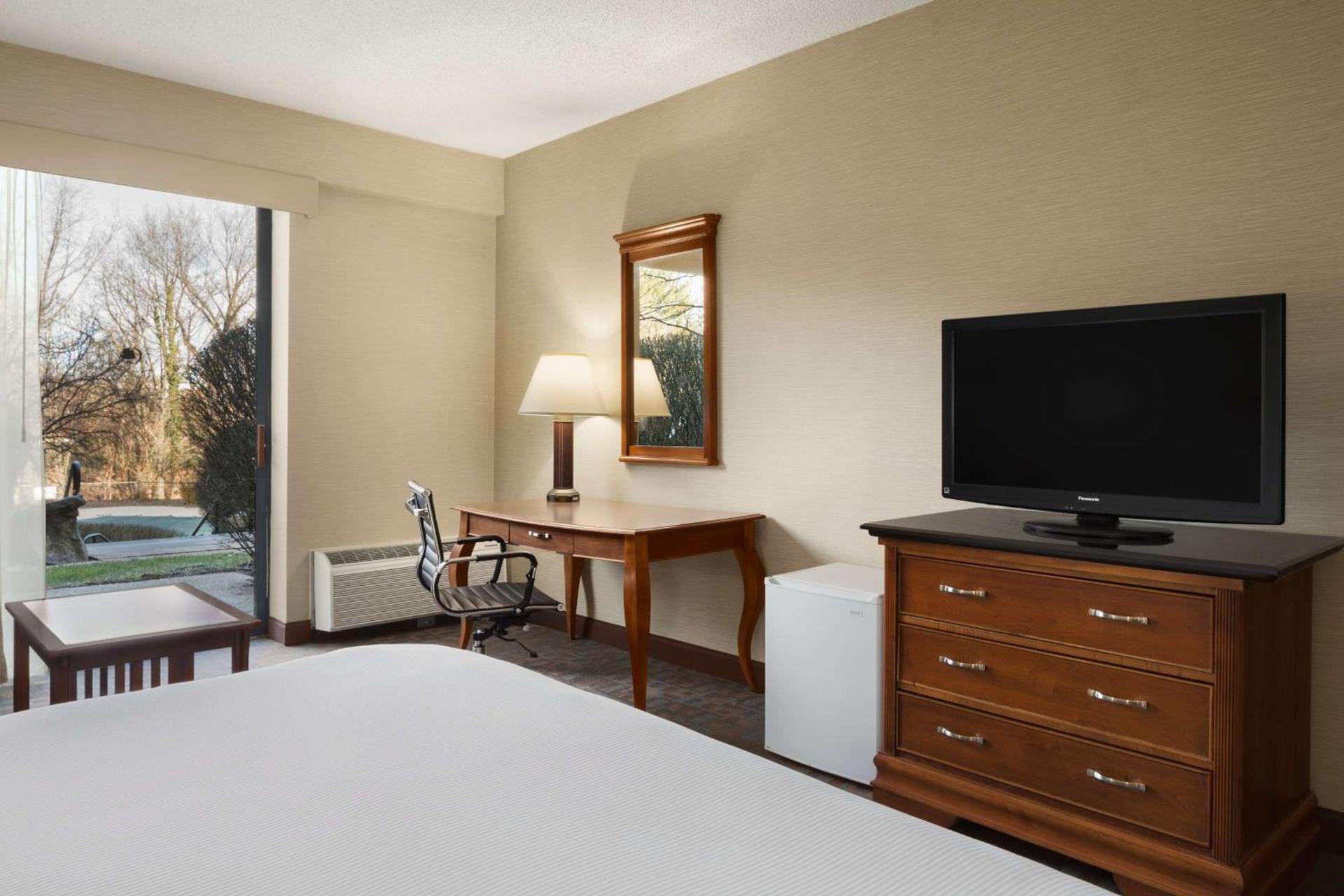 DoubleTree by Hilton Hotel & Executive Meeting Center Somerset photo 28