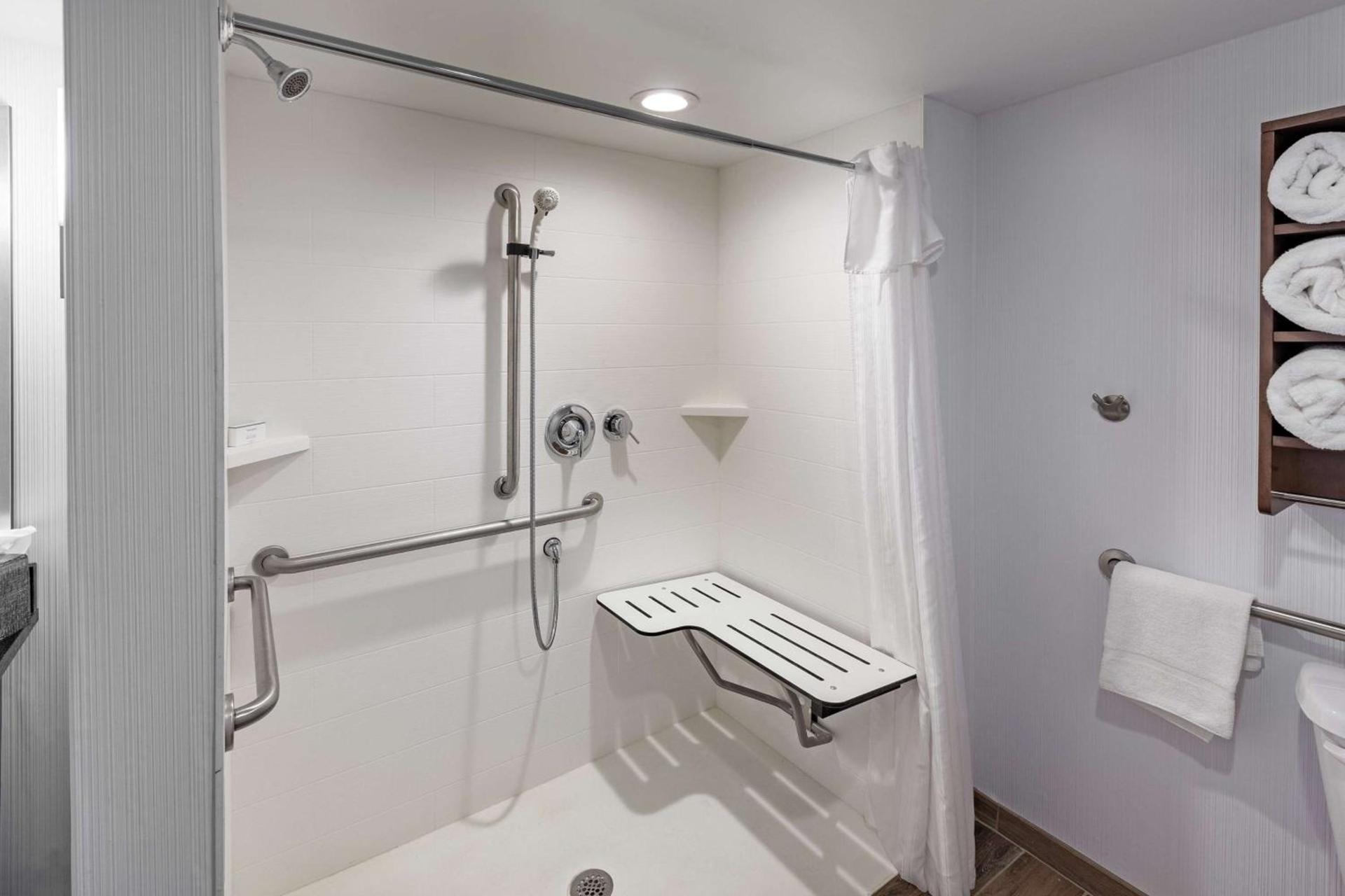 Homewood Suites by Hilton Greensboro photo 21