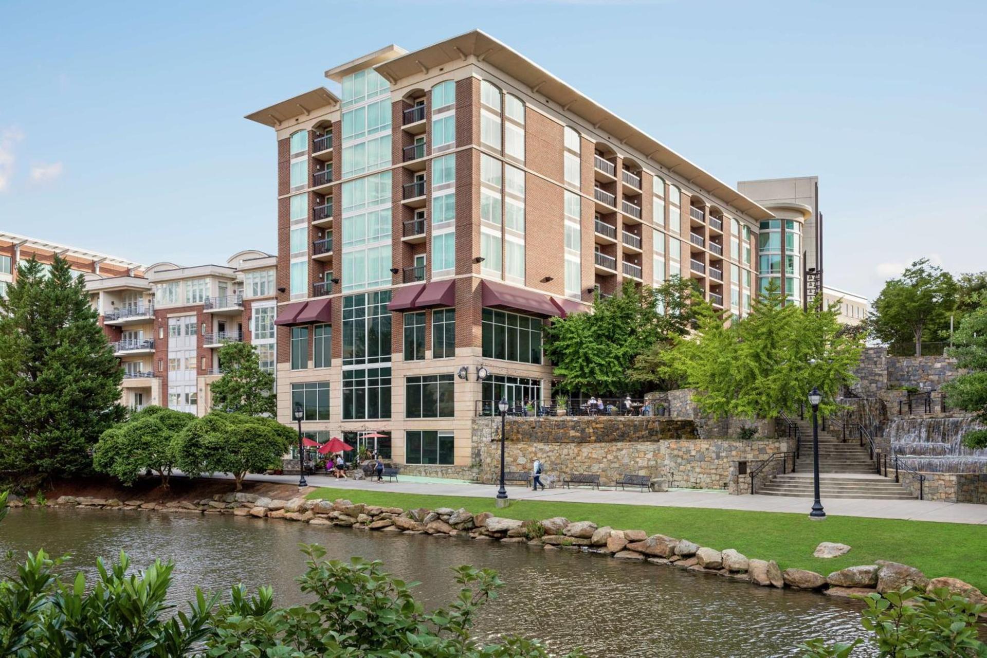 Hampton Inn & Suites Greenville-Downtown-Riverplace photo 5