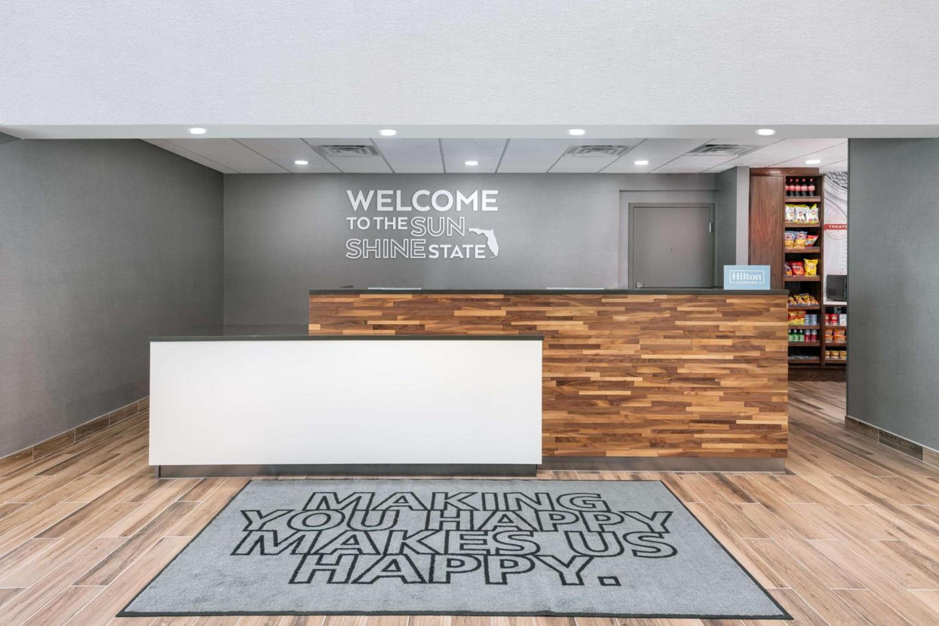 Hampton Inn & Suites Fort Myers Beach/Sanibel Gateway photo 3