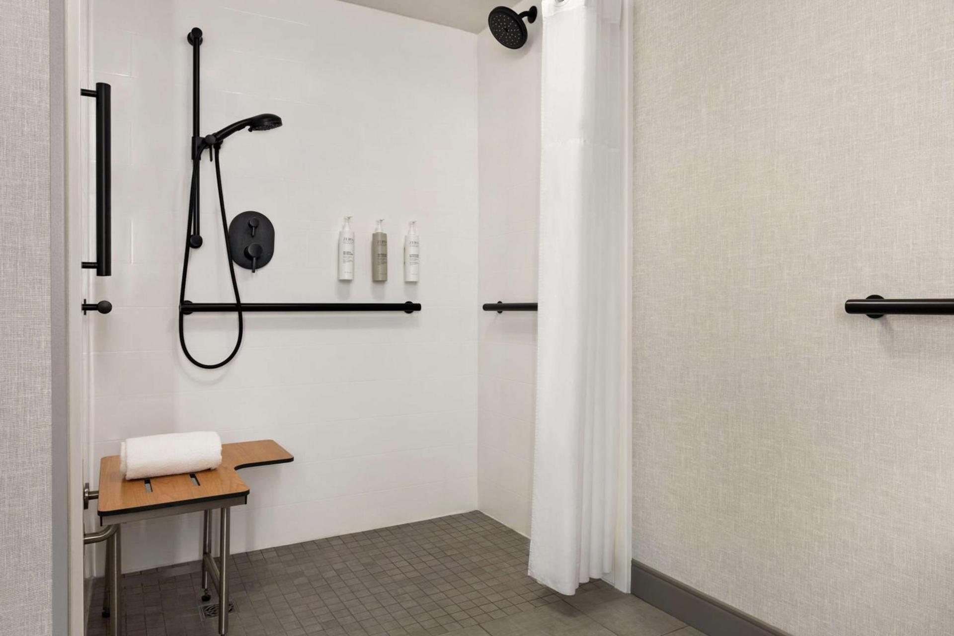 Hampton Inn & Suites Greenville-Downtown-Riverplace photo 18