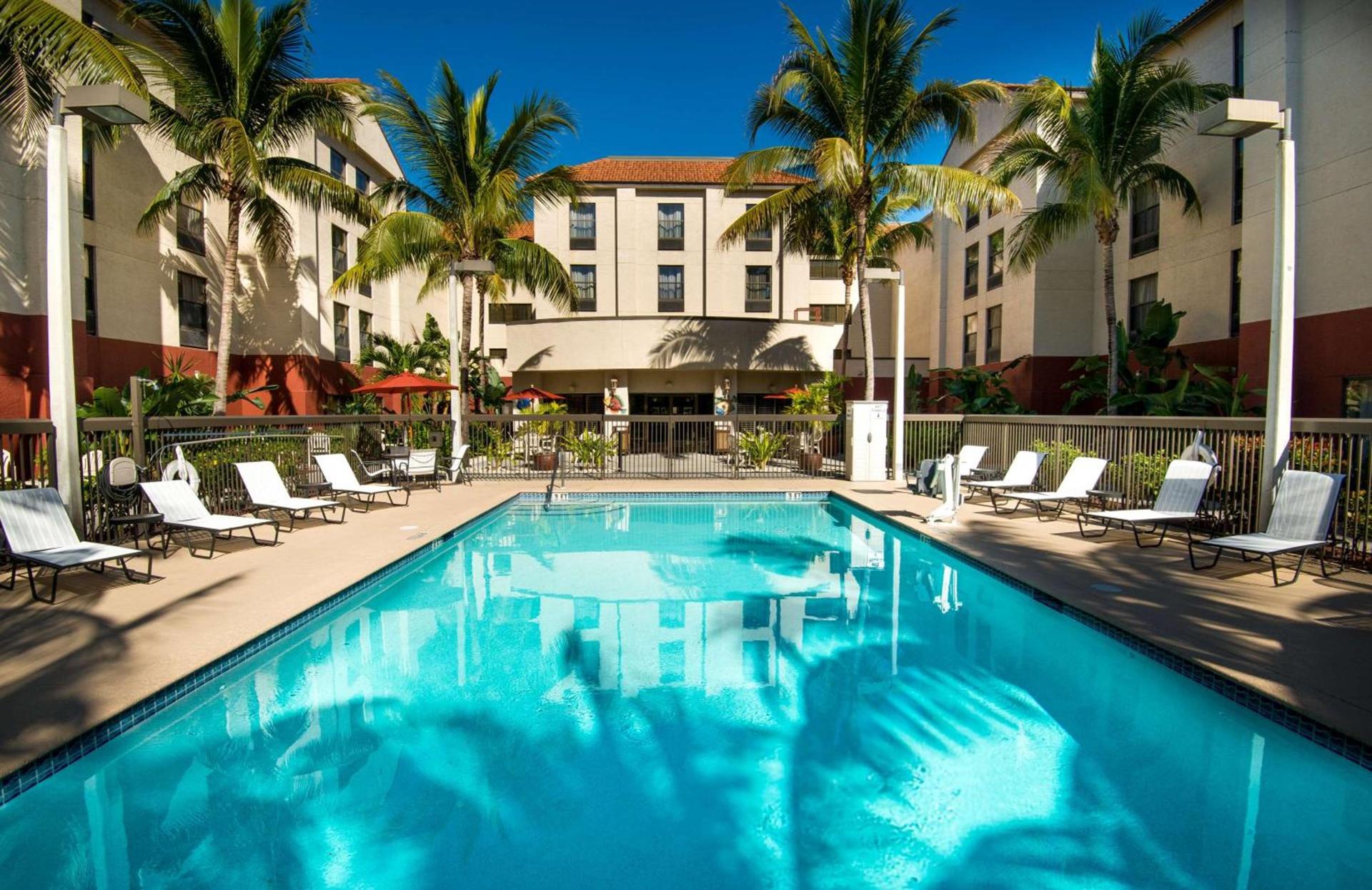 Hampton Inn & Suites Fort Myers Beach/Sanibel Gateway photo 5