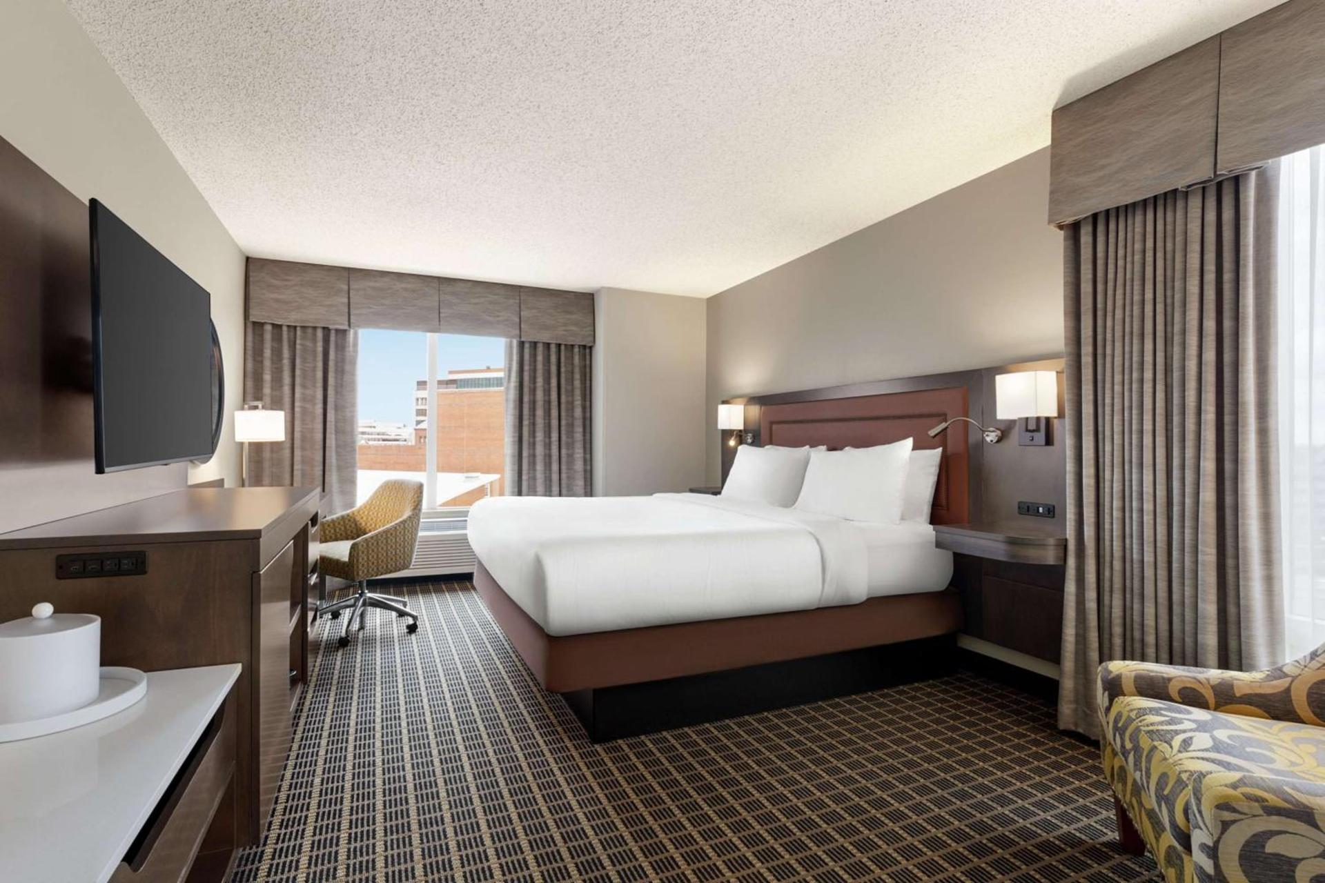 Hampton Inn & Suites Greenville-Downtown-Riverplace photo 21