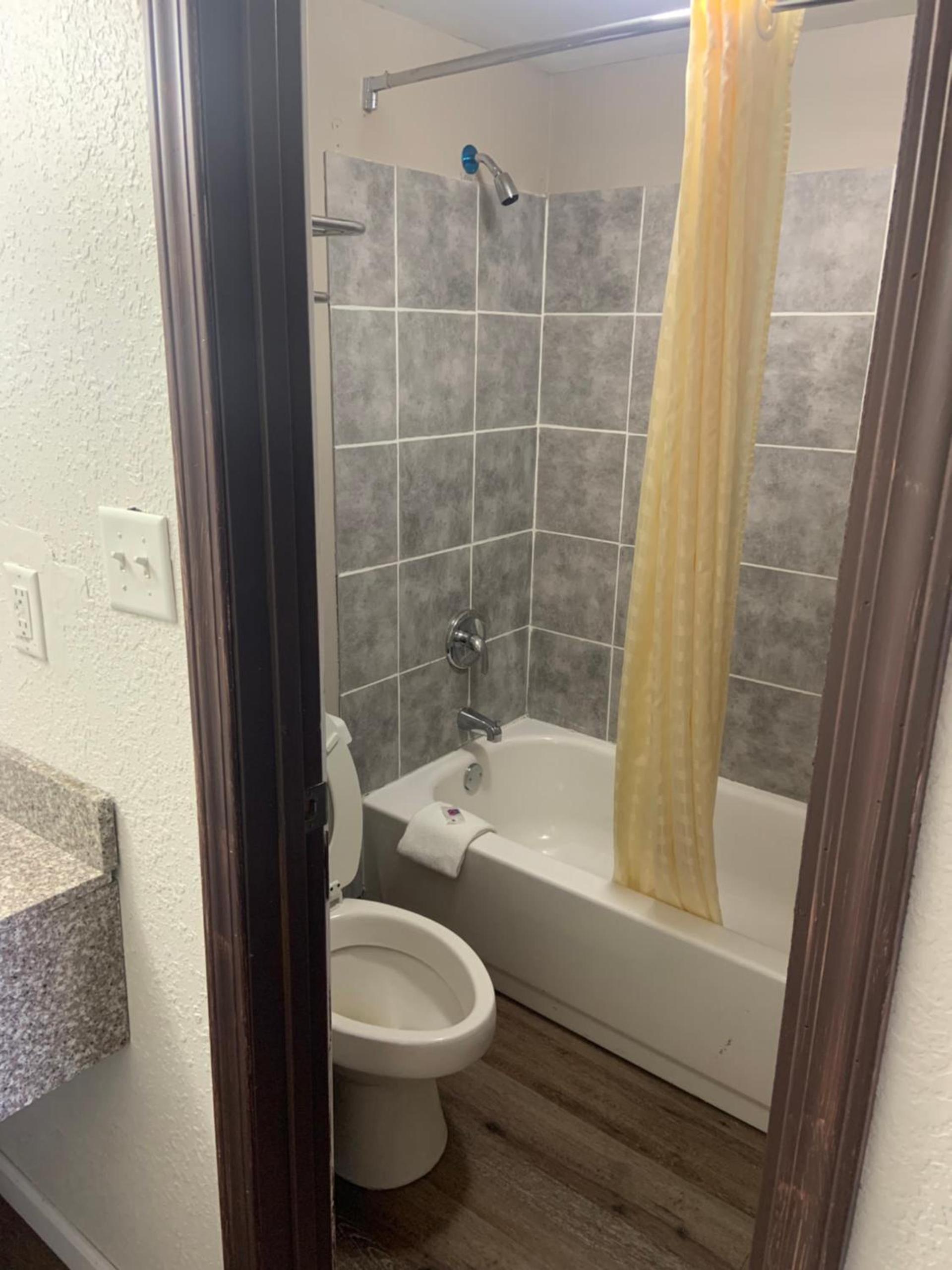 Relax Inn & Suites photo 13