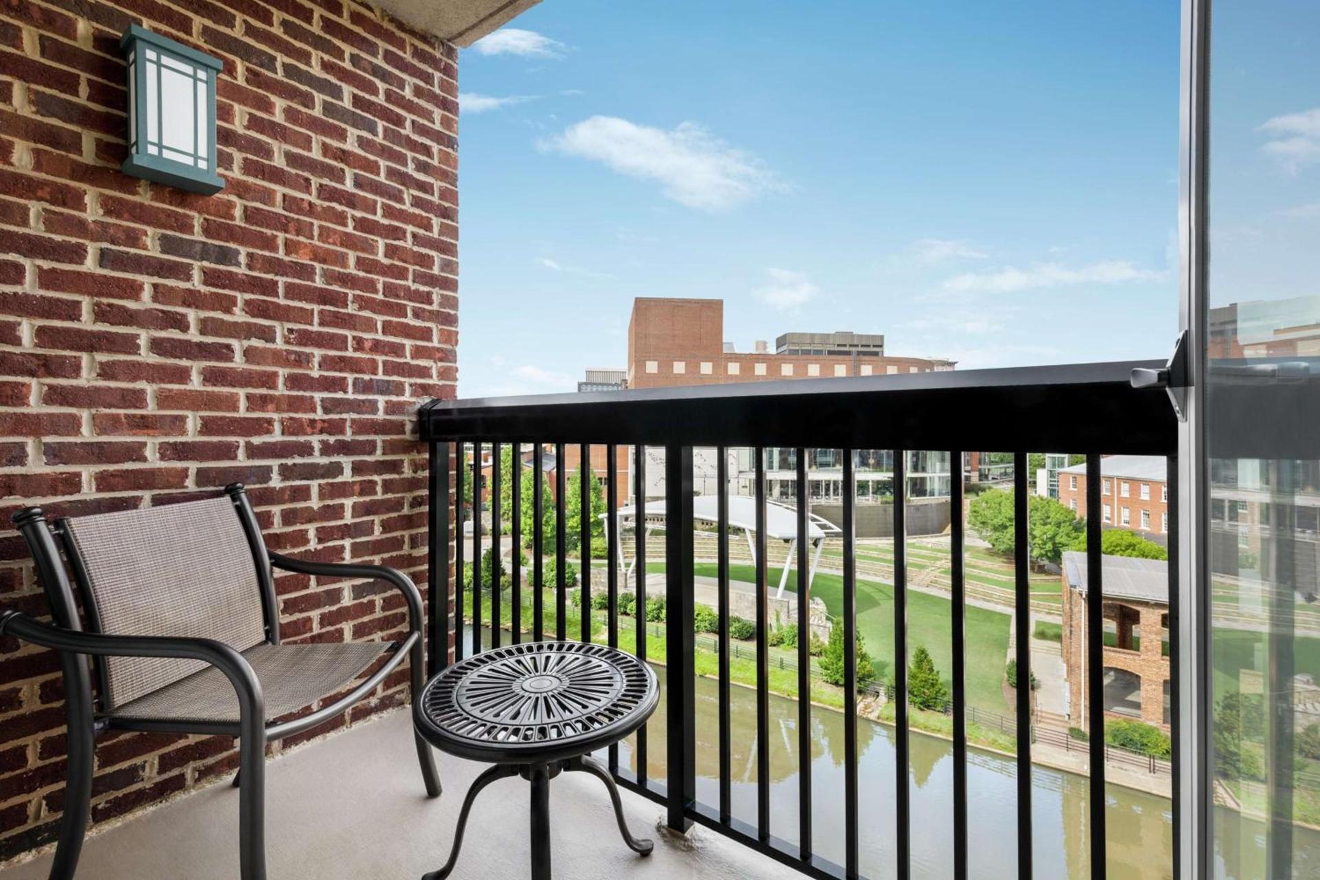 Hampton Inn & Suites Greenville-Downtown-Riverplace photo 26