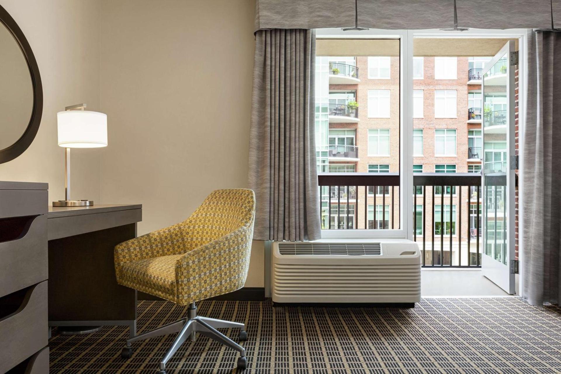 Hampton Inn & Suites Greenville-Downtown-Riverplace photo 30