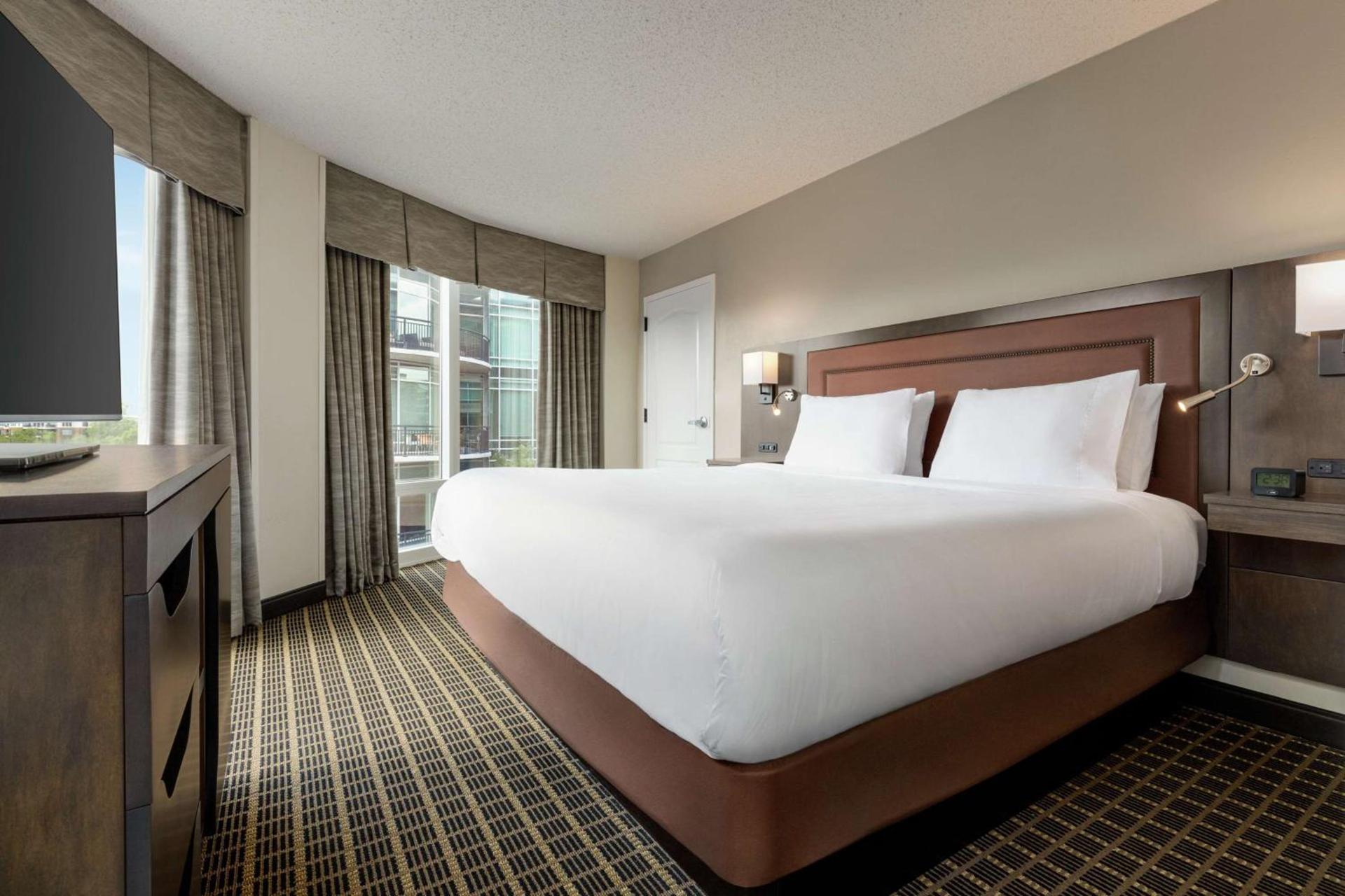 Hampton Inn & Suites Greenville-Downtown-Riverplace photo 35