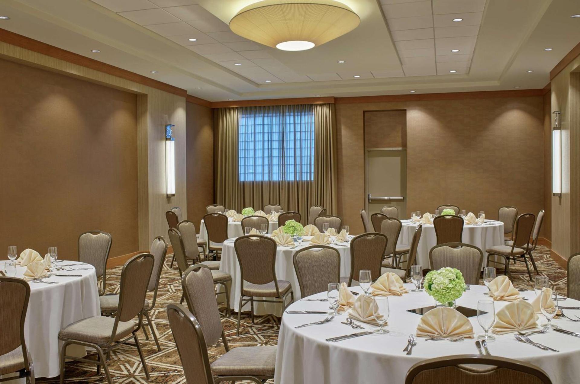 DoubleTree by Hilton Houston Intercontinental Airport photo 11