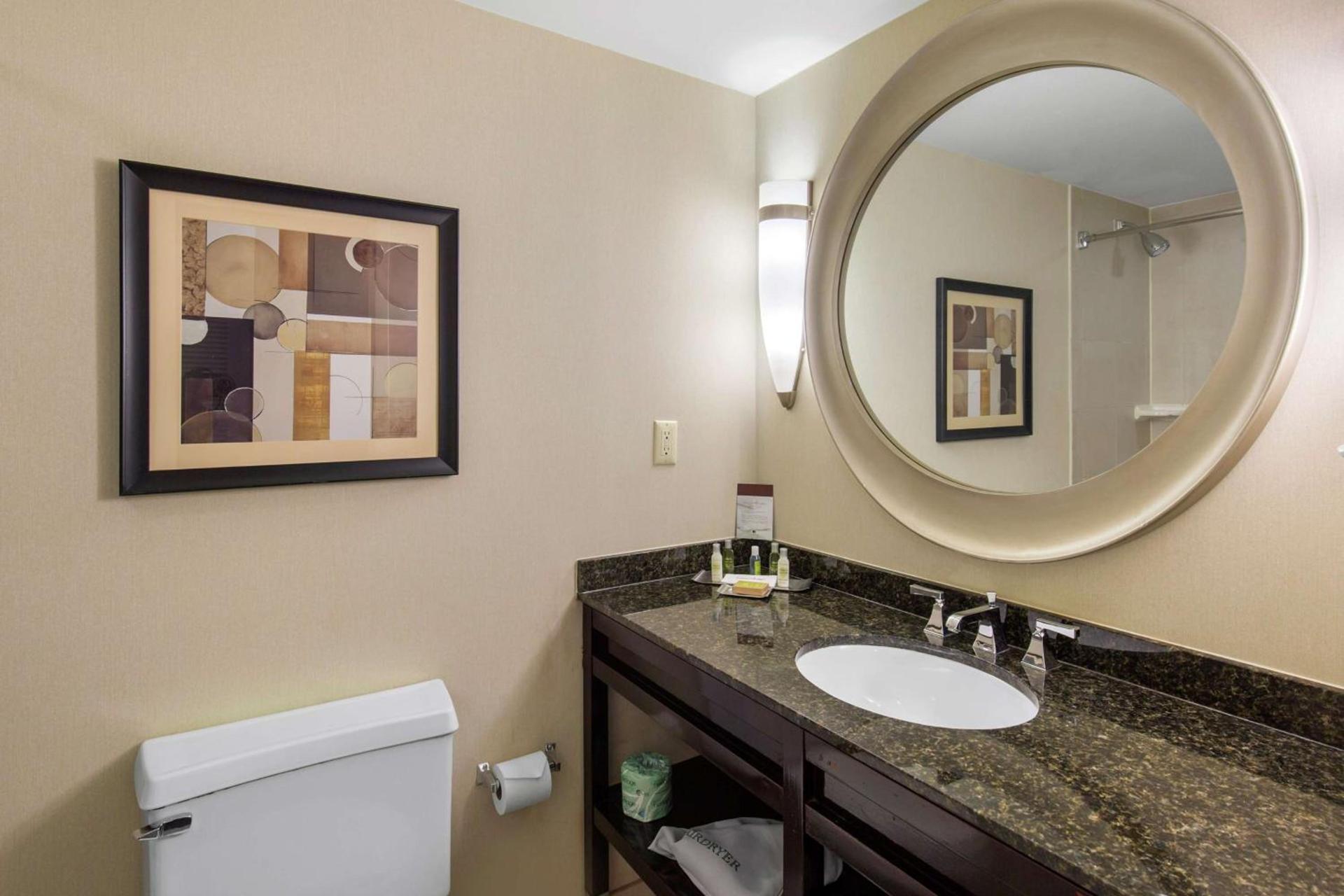 DoubleTree by Hilton Downtown Wilmington - Legal District photo 13