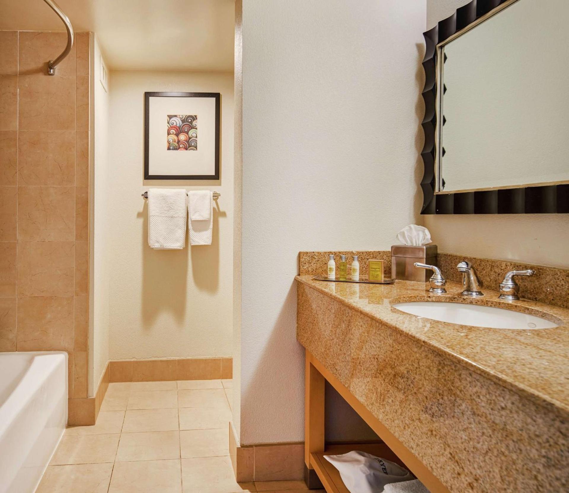 DoubleTree by Hilton Hotel Berkeley Marina photo 44