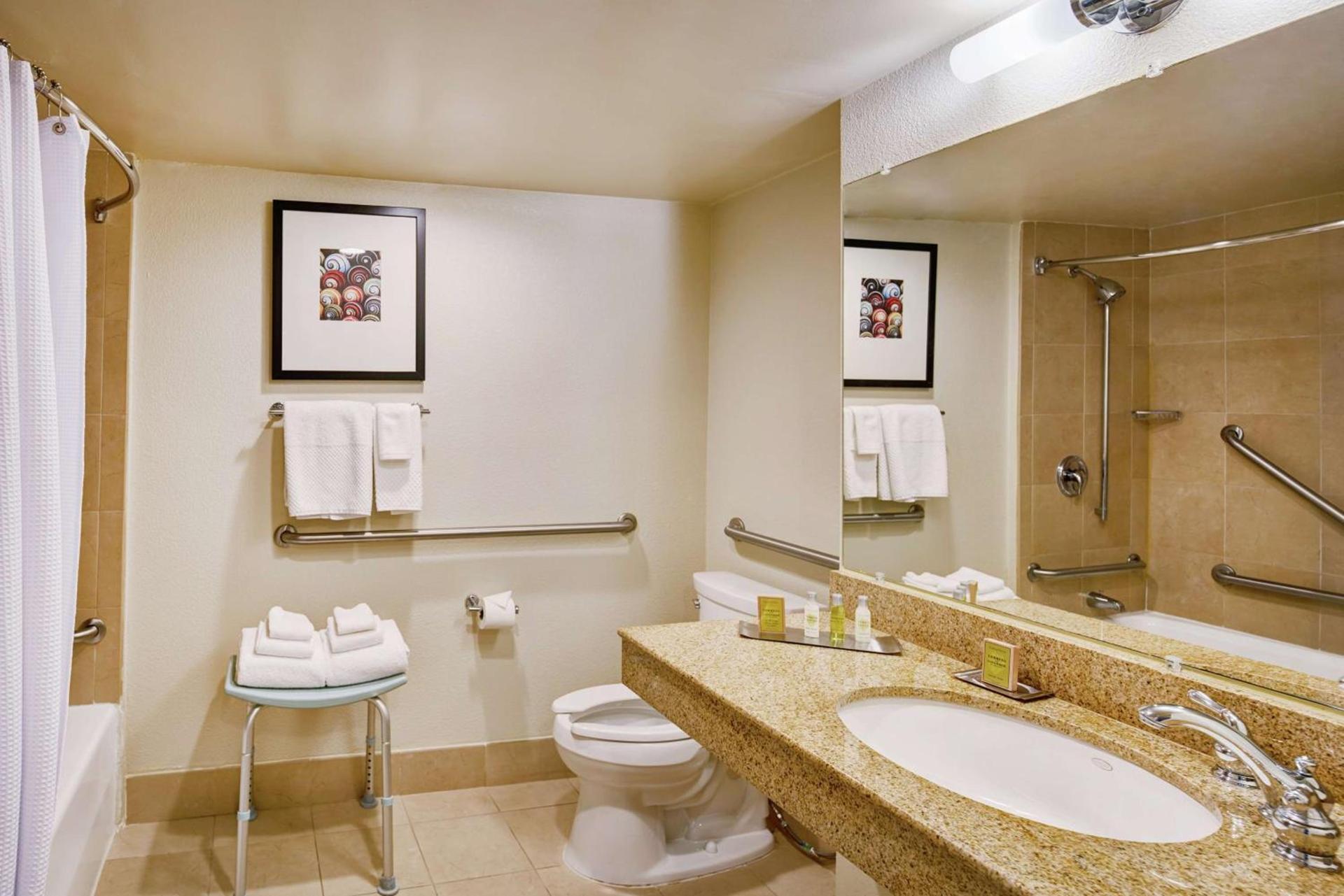 DoubleTree by Hilton Hotel Berkeley Marina photo 51