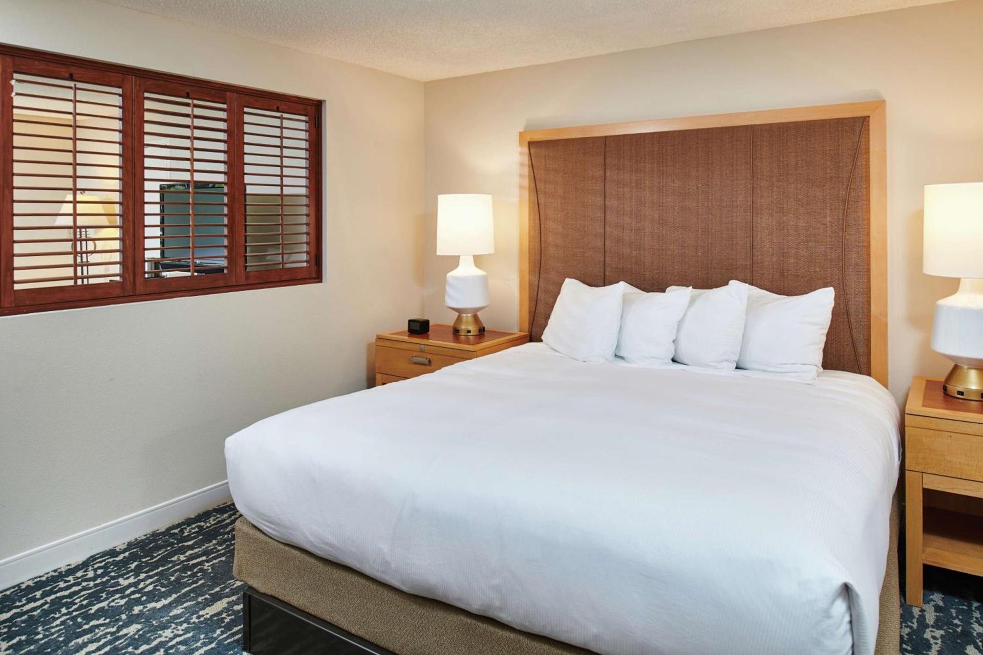 DoubleTree by Hilton Hotel Berkeley Marina photo 56