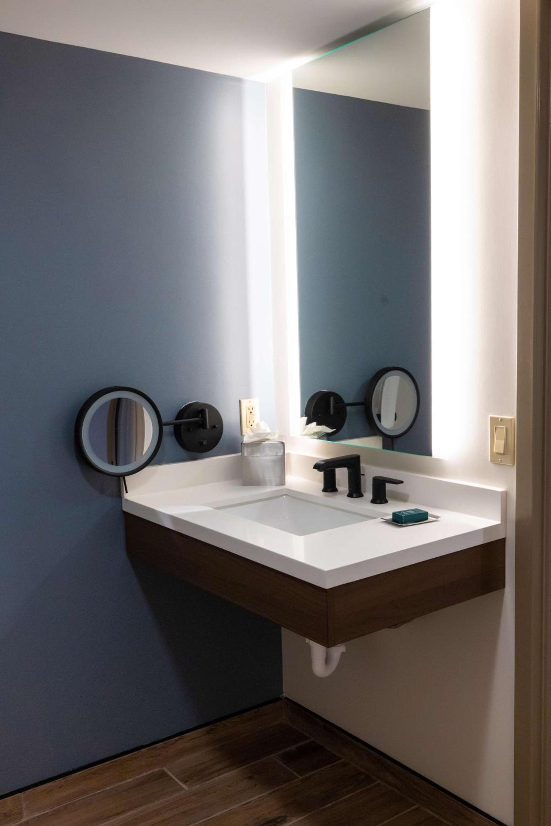 DoubleTree by Hilton Tinton Falls-Eatontown photo 15