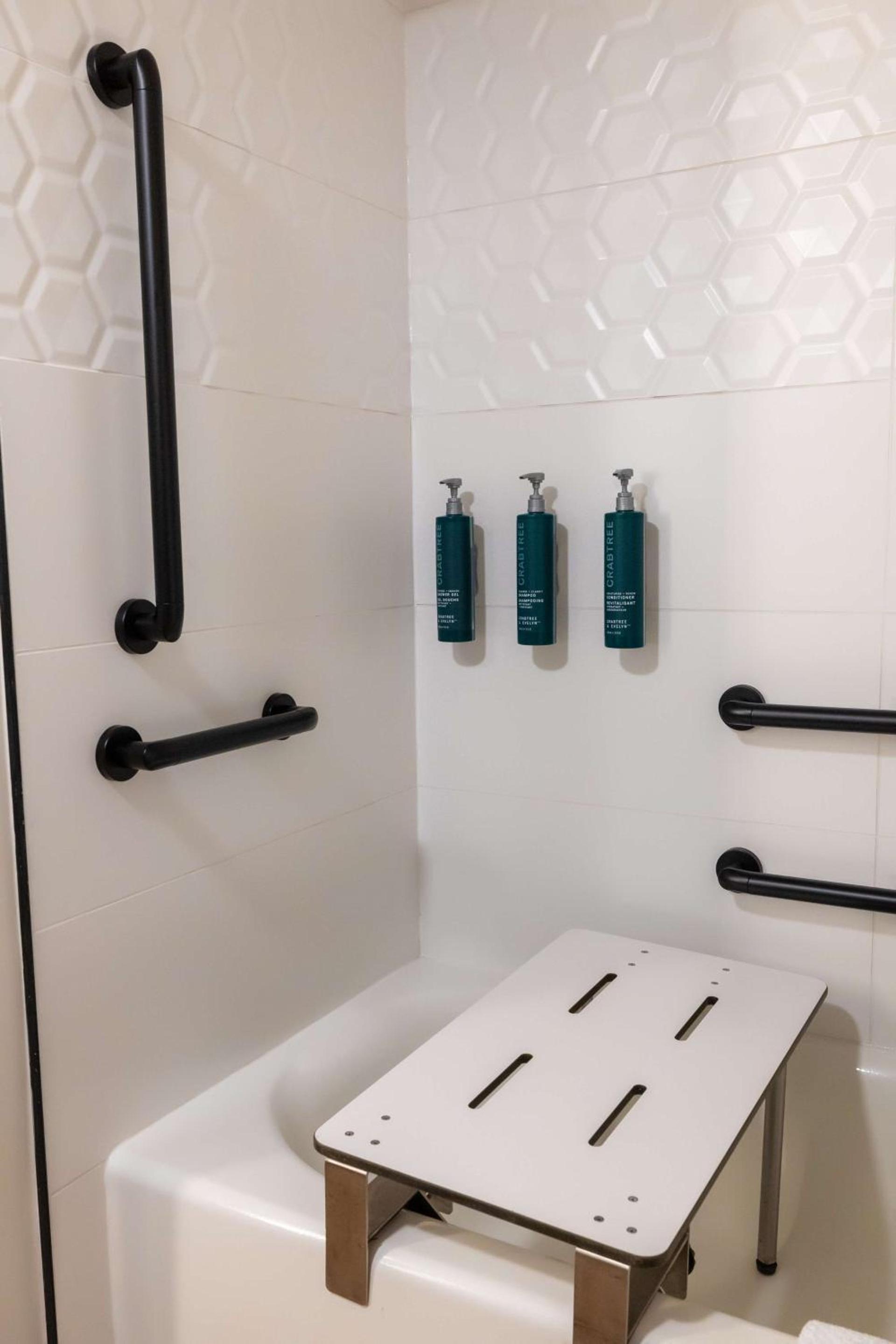 DoubleTree by Hilton Tinton Falls-Eatontown photo 16