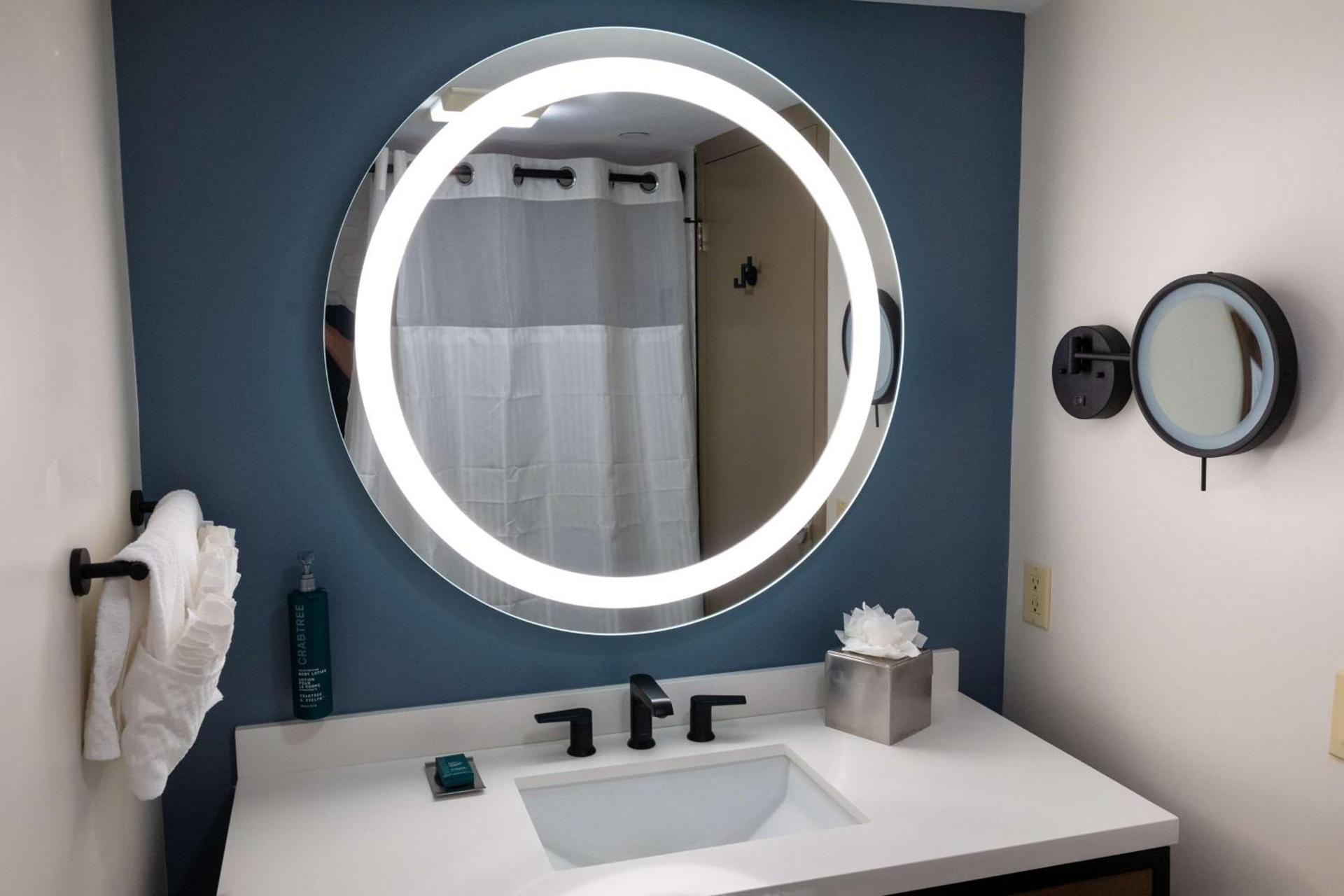 DoubleTree by Hilton Tinton Falls-Eatontown photo 52