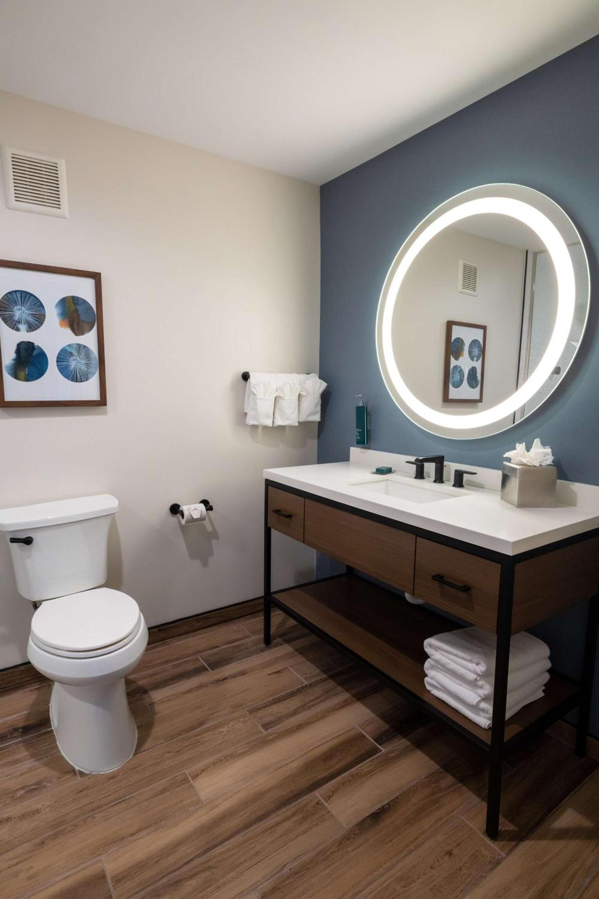 DoubleTree by Hilton Tinton Falls-Eatontown photo 59
