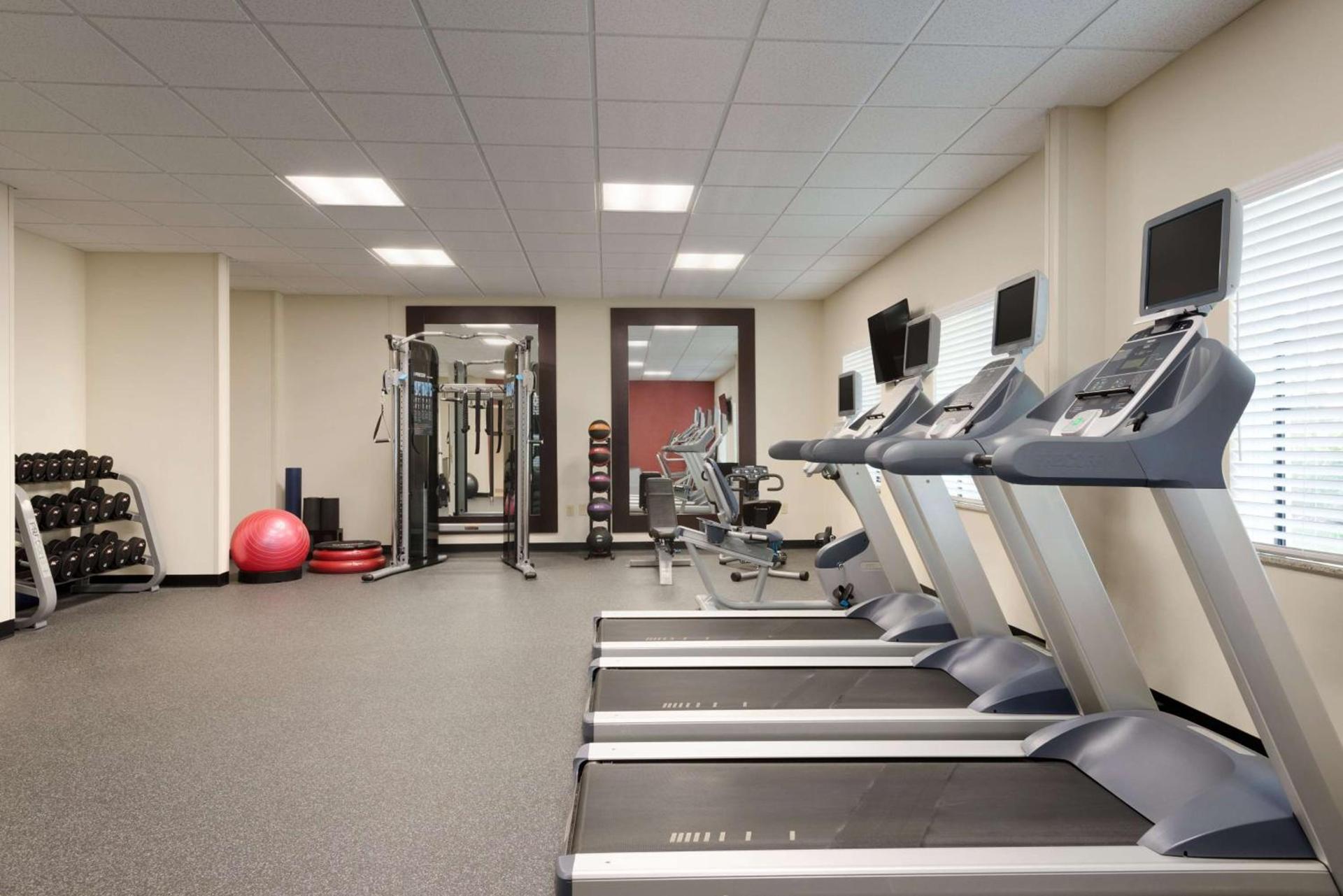 Homewood Suites Jacksonville Deerwood Park photo 14