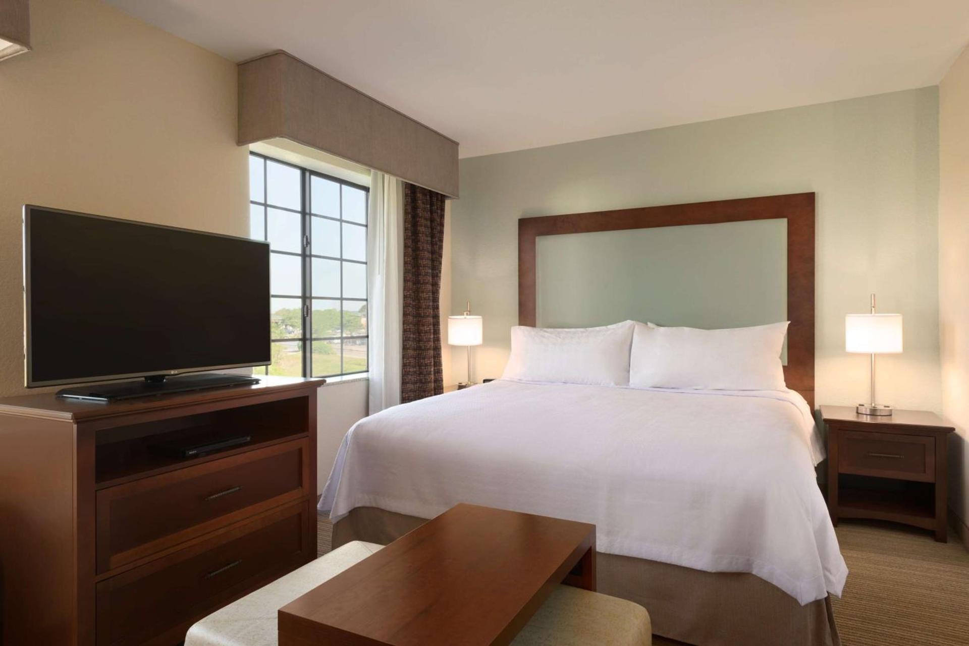 Homewood Suites Jacksonville Deerwood Park photo 17