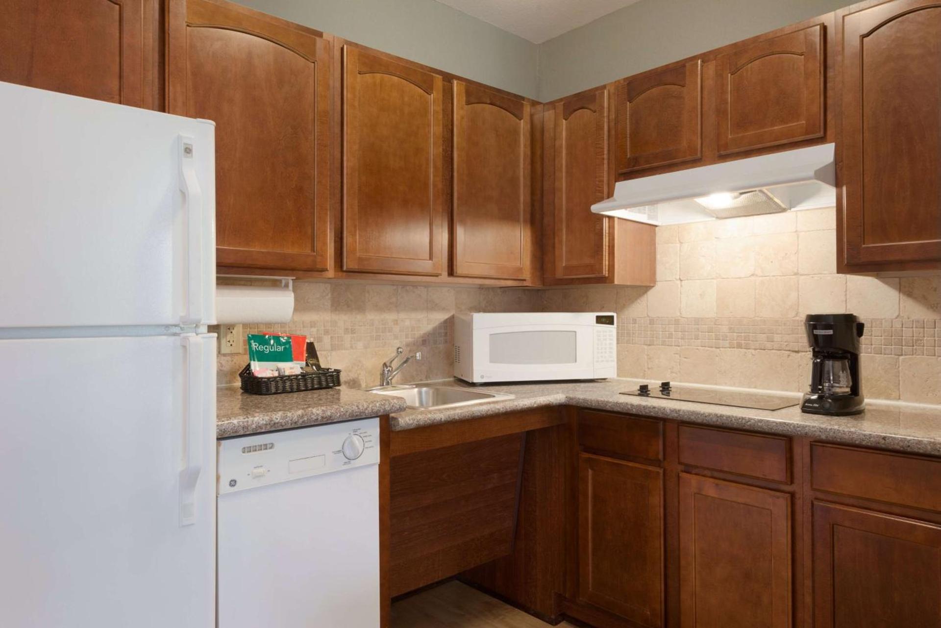 Homewood Suites Jacksonville Deerwood Park photo 24