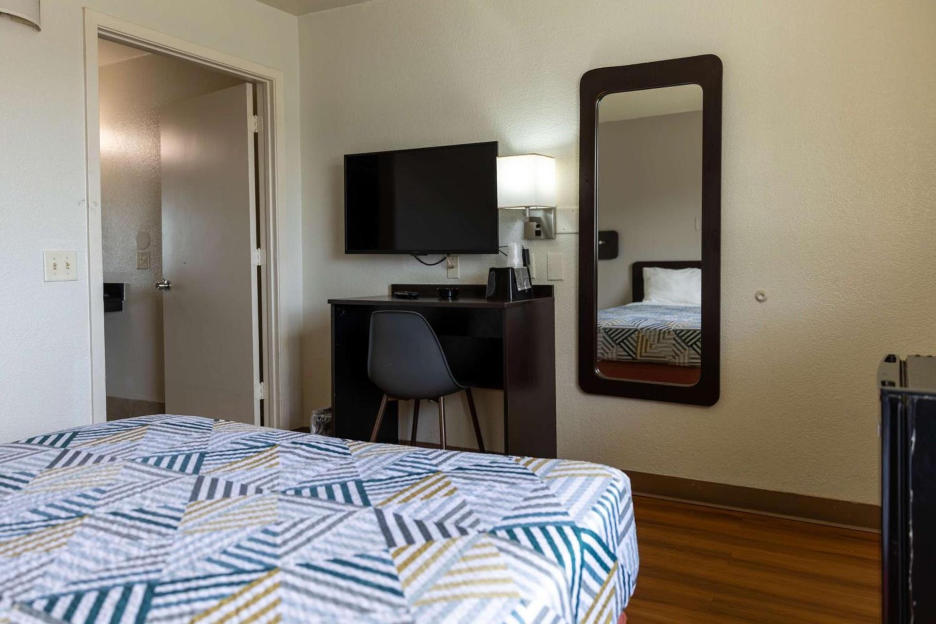 Motel 6-Lufkin, TX photo 11