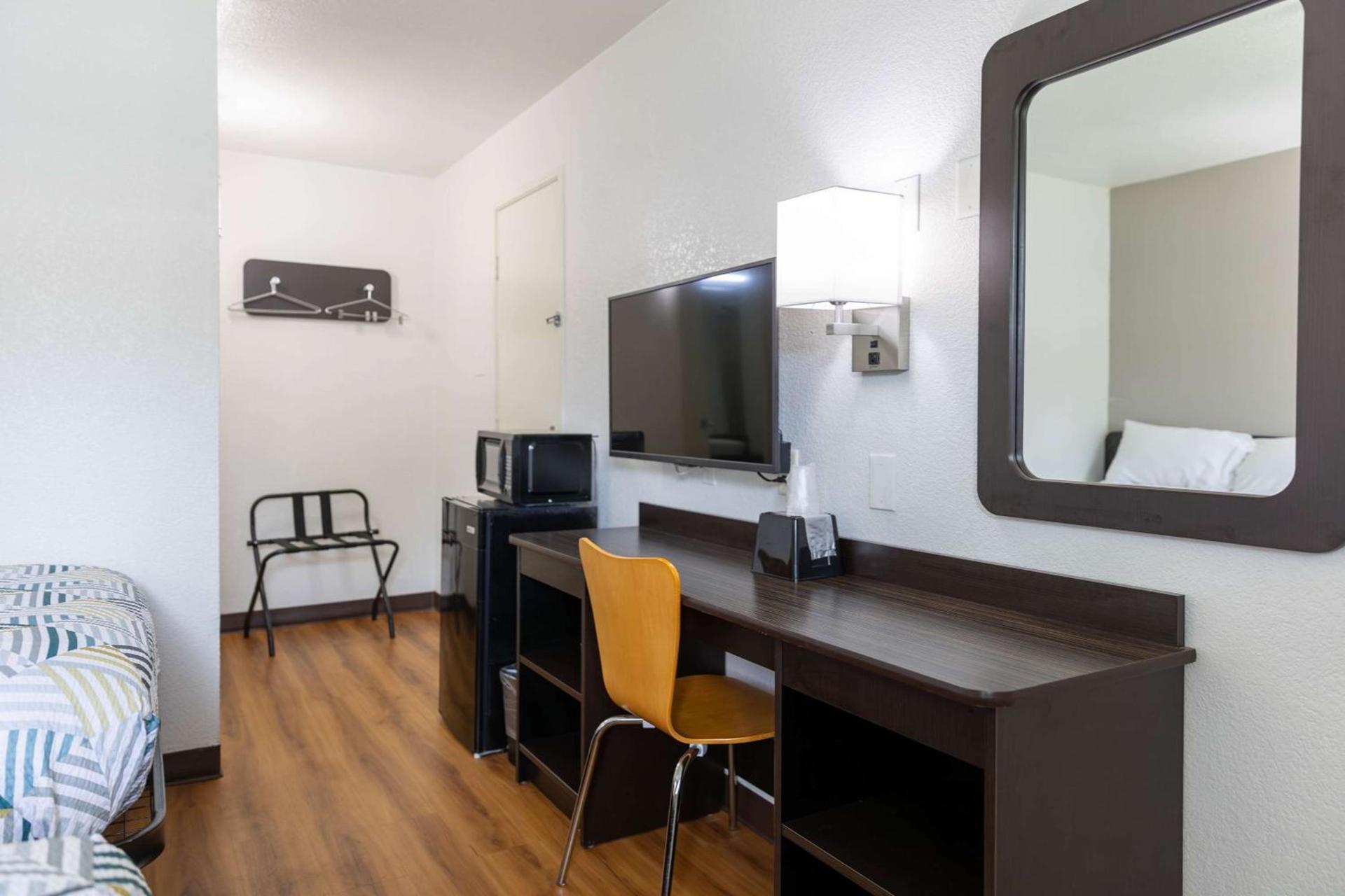 Motel 6-Lufkin, TX photo 23