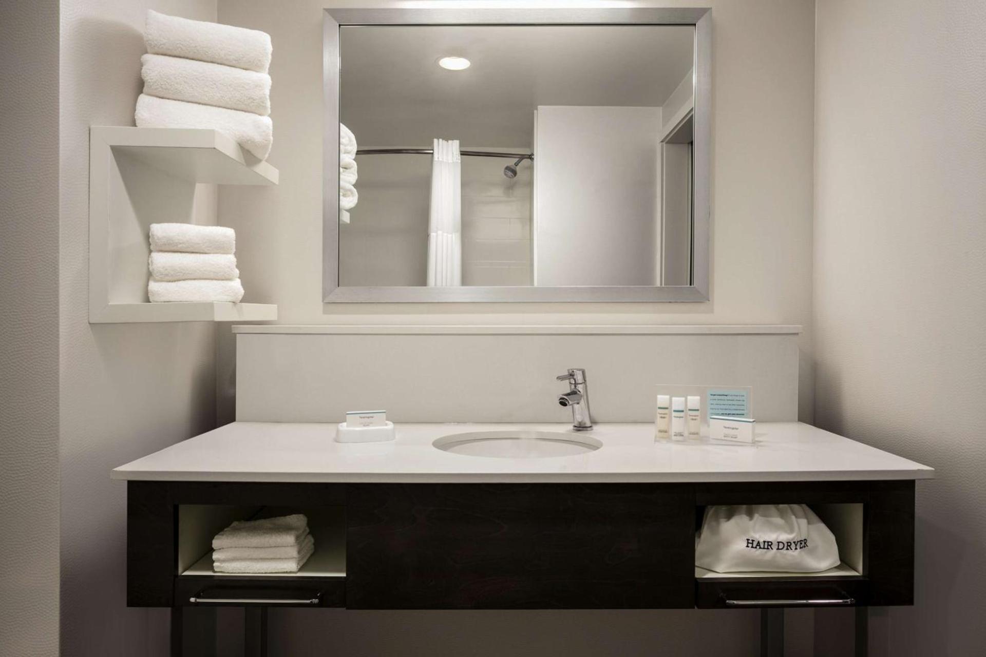 Hampton Inn Kernersville photo 14