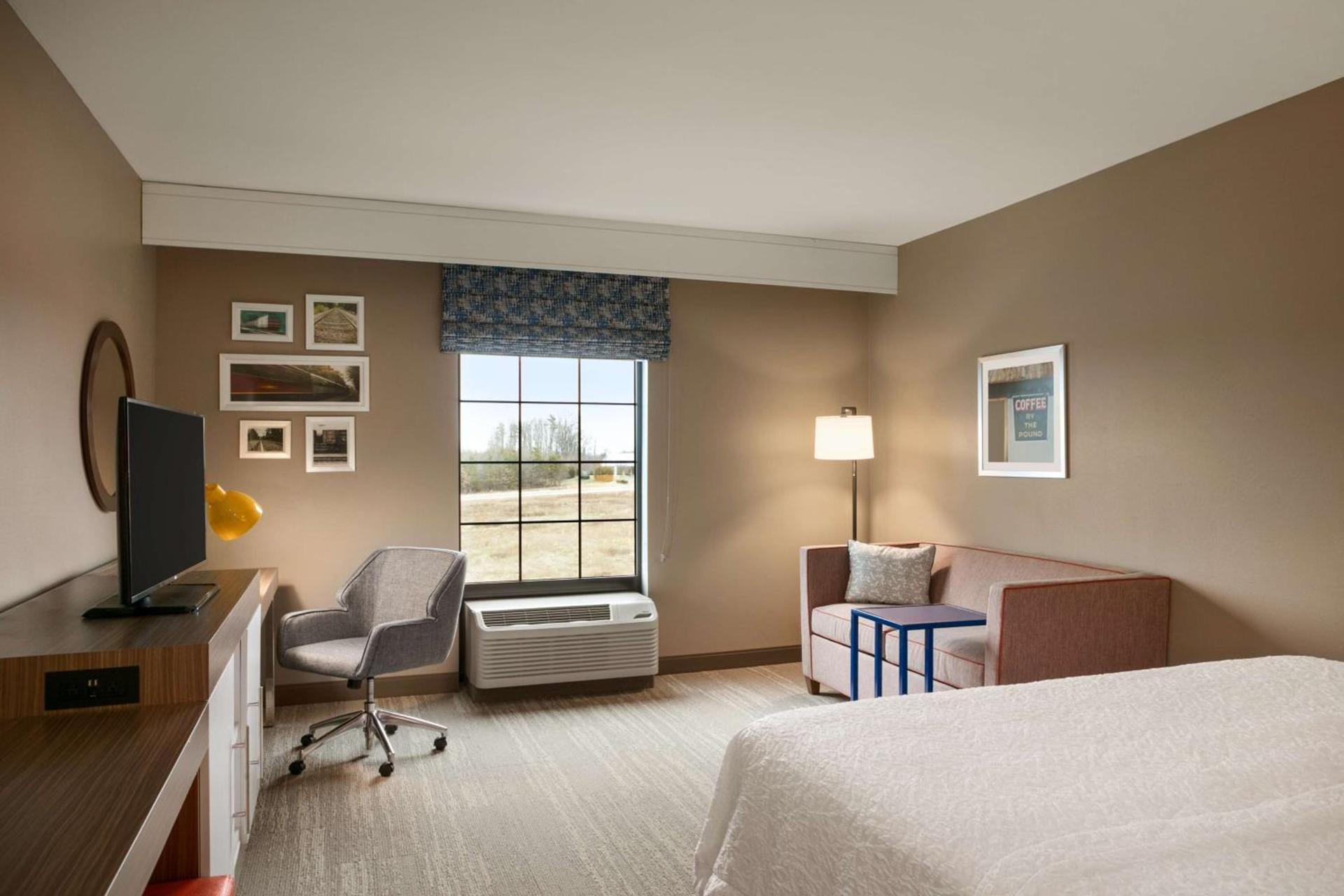 Hampton Inn Kernersville photo 23