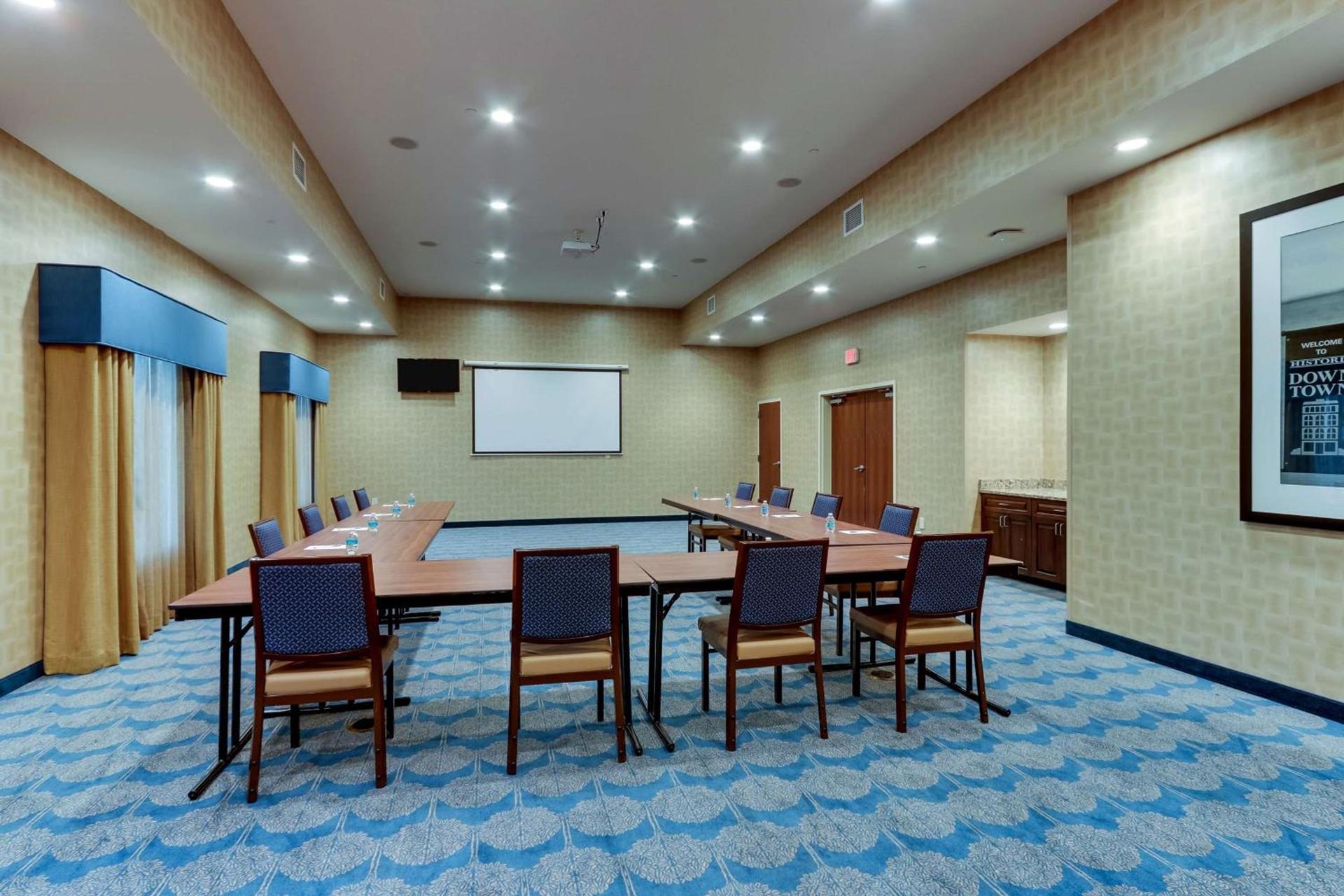 Hampton Inn & Suites - Hartsville, SC photo 37