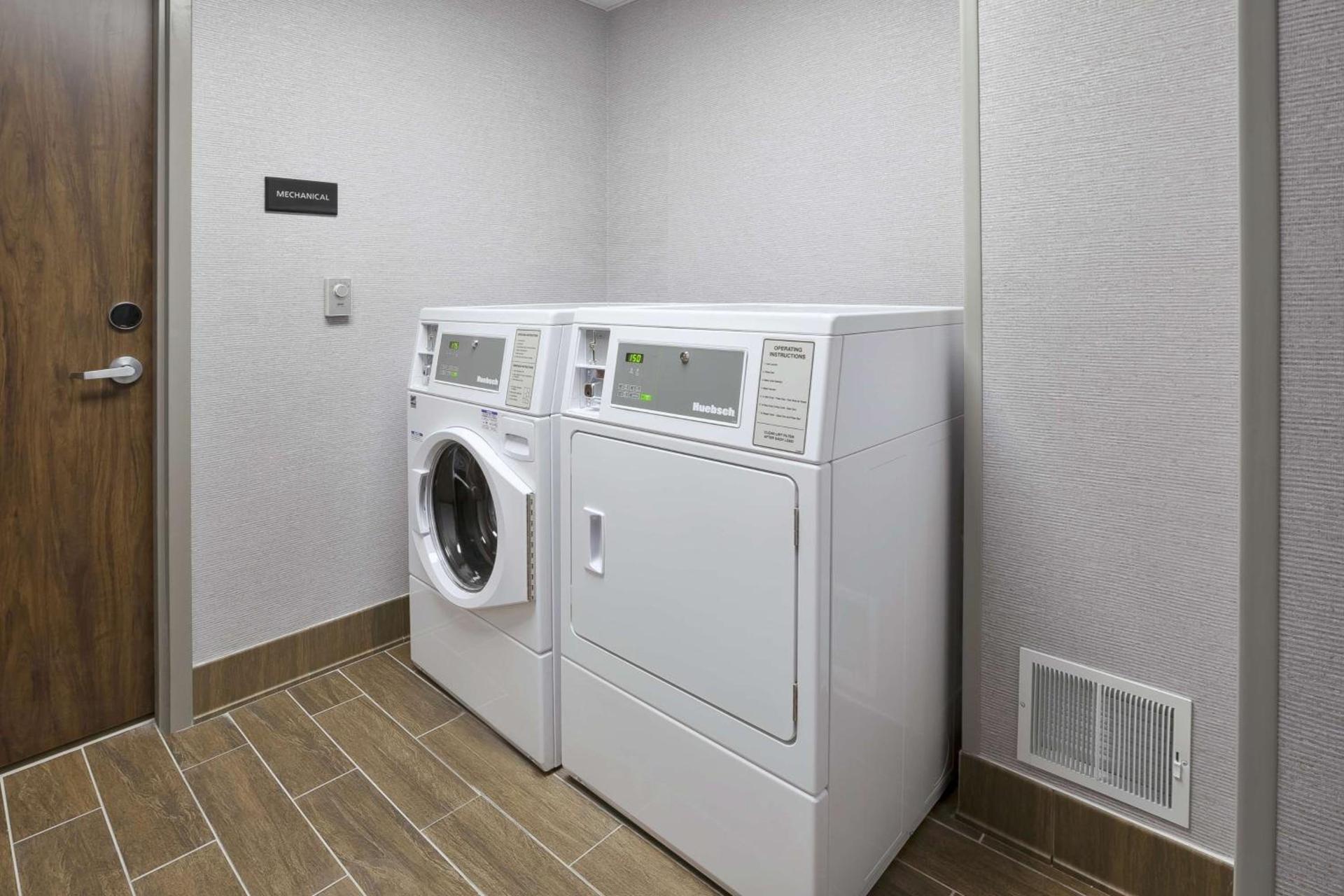 Hampton Inn & Suites Grandville Grand Rapids South photo 28