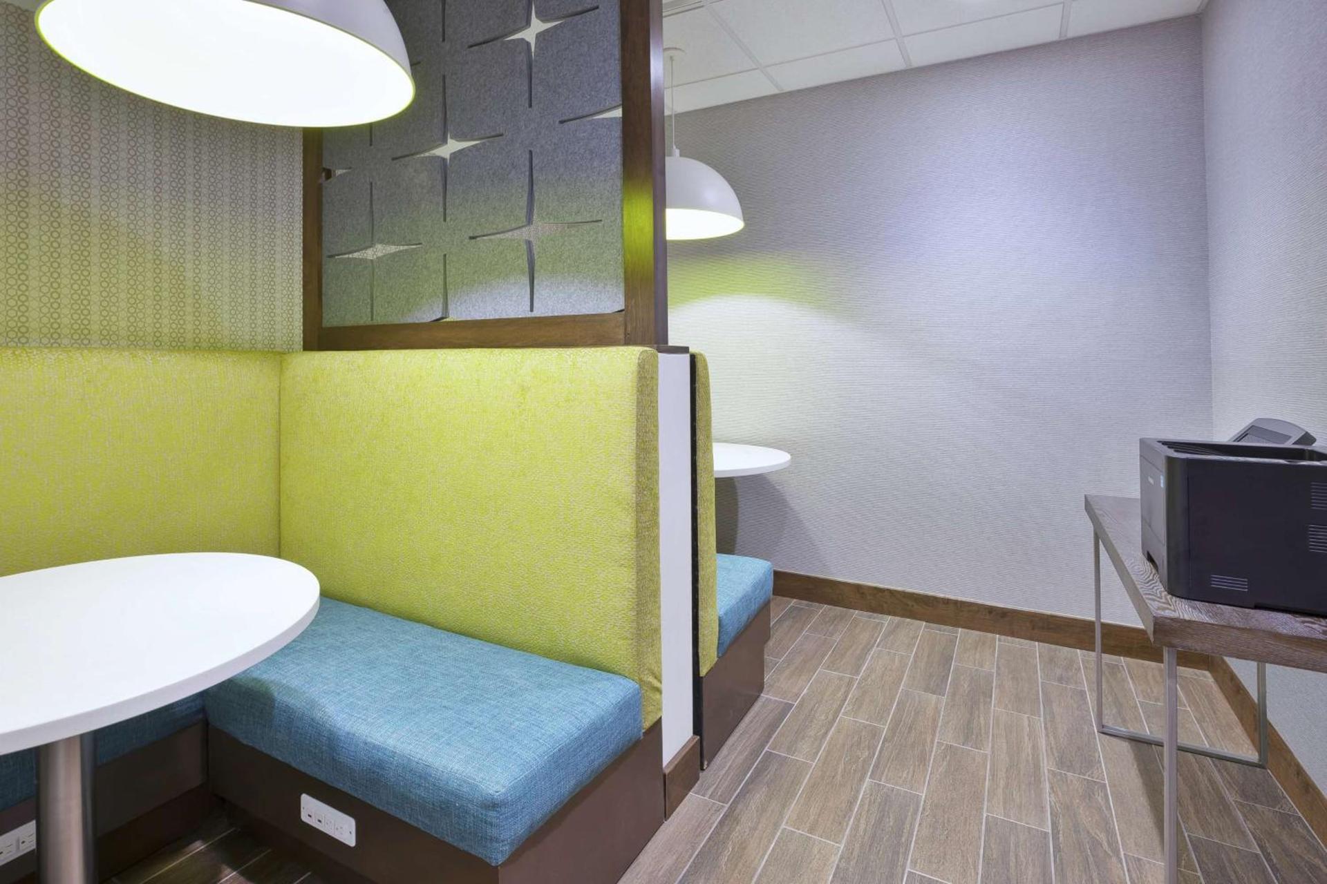 Hampton Inn & Suites Grandville Grand Rapids South photo 30