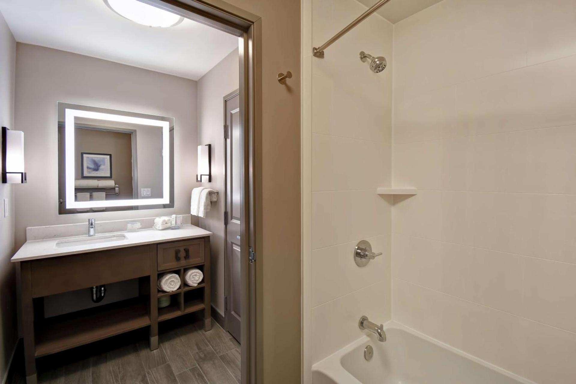 Homewood Suites By Hilton Orange New Haven photo 21