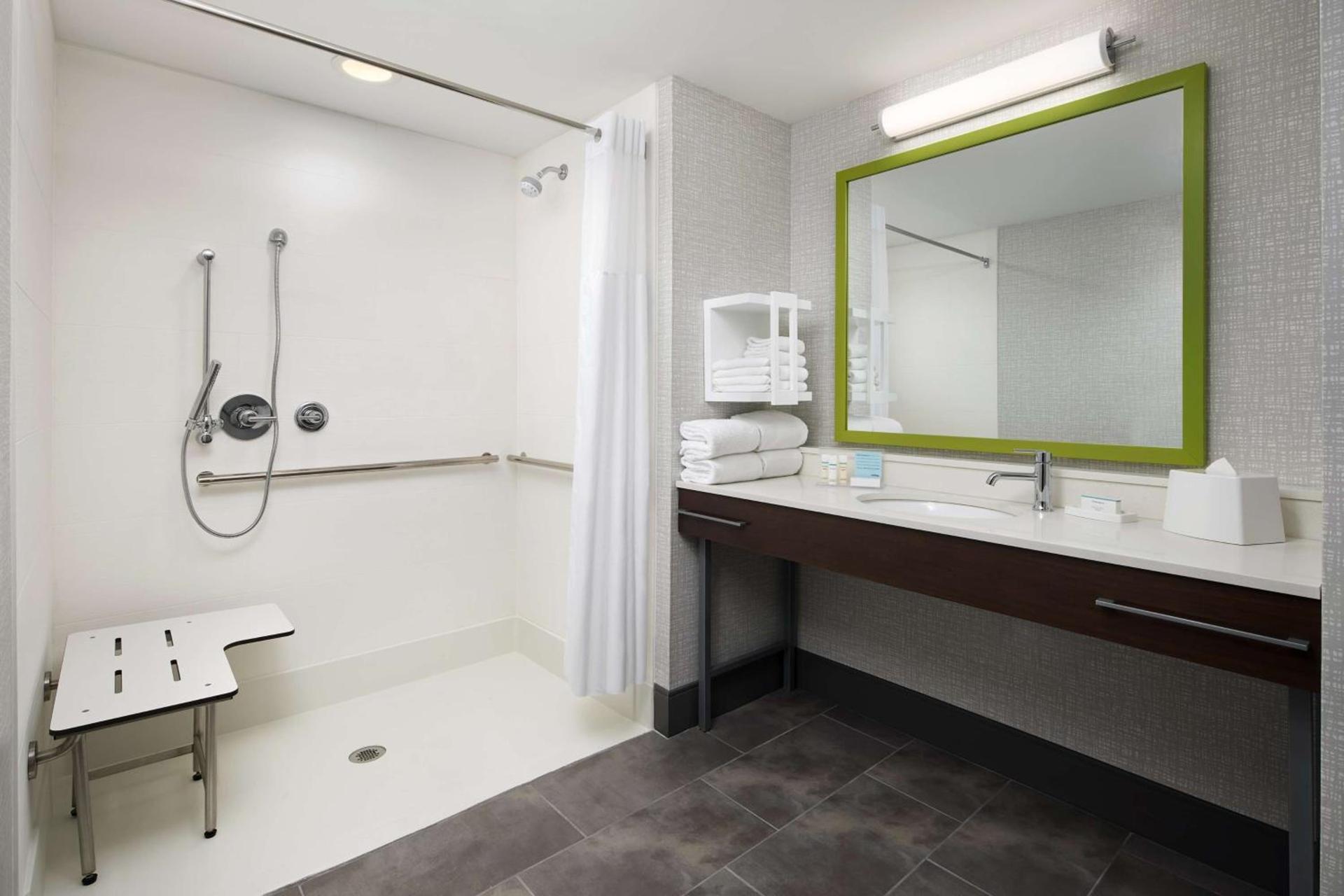 Hampton Inn Franklin, IN photo 9