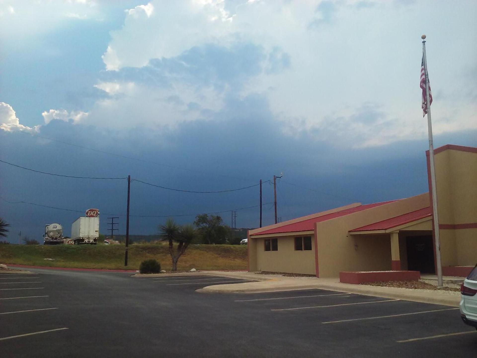 Super 8 by Wyndham Kerrville TX photo 28