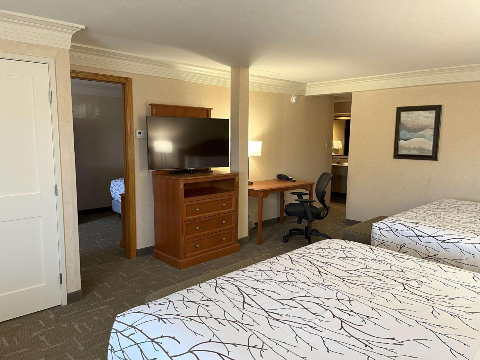 Best Western Plus Silver Saddle Inn photo 42