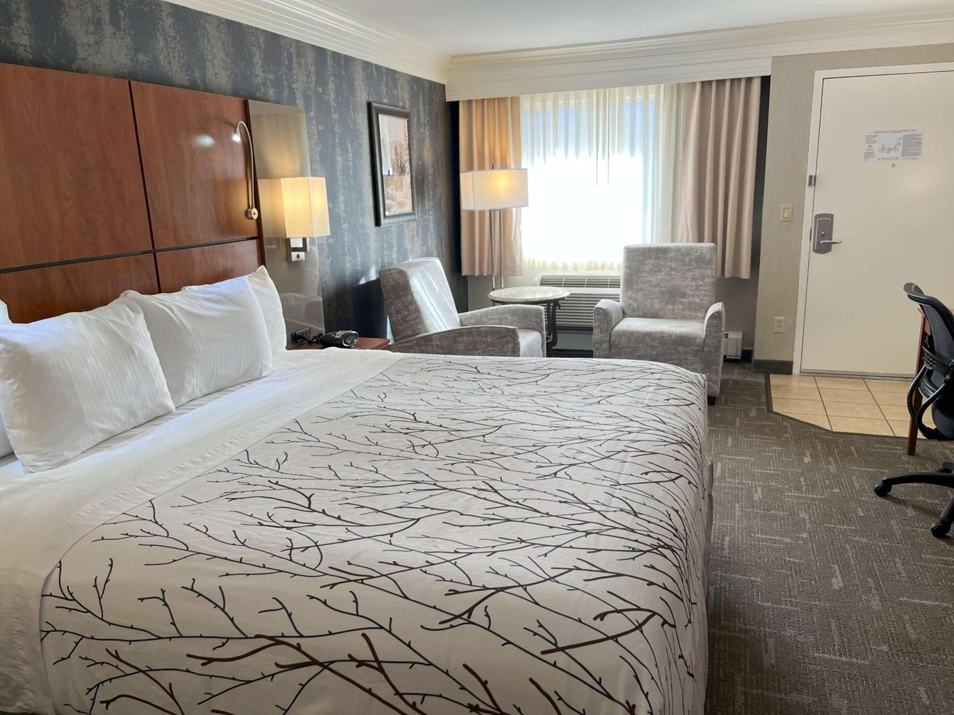 Best Western Plus Silver Saddle Inn photo 27