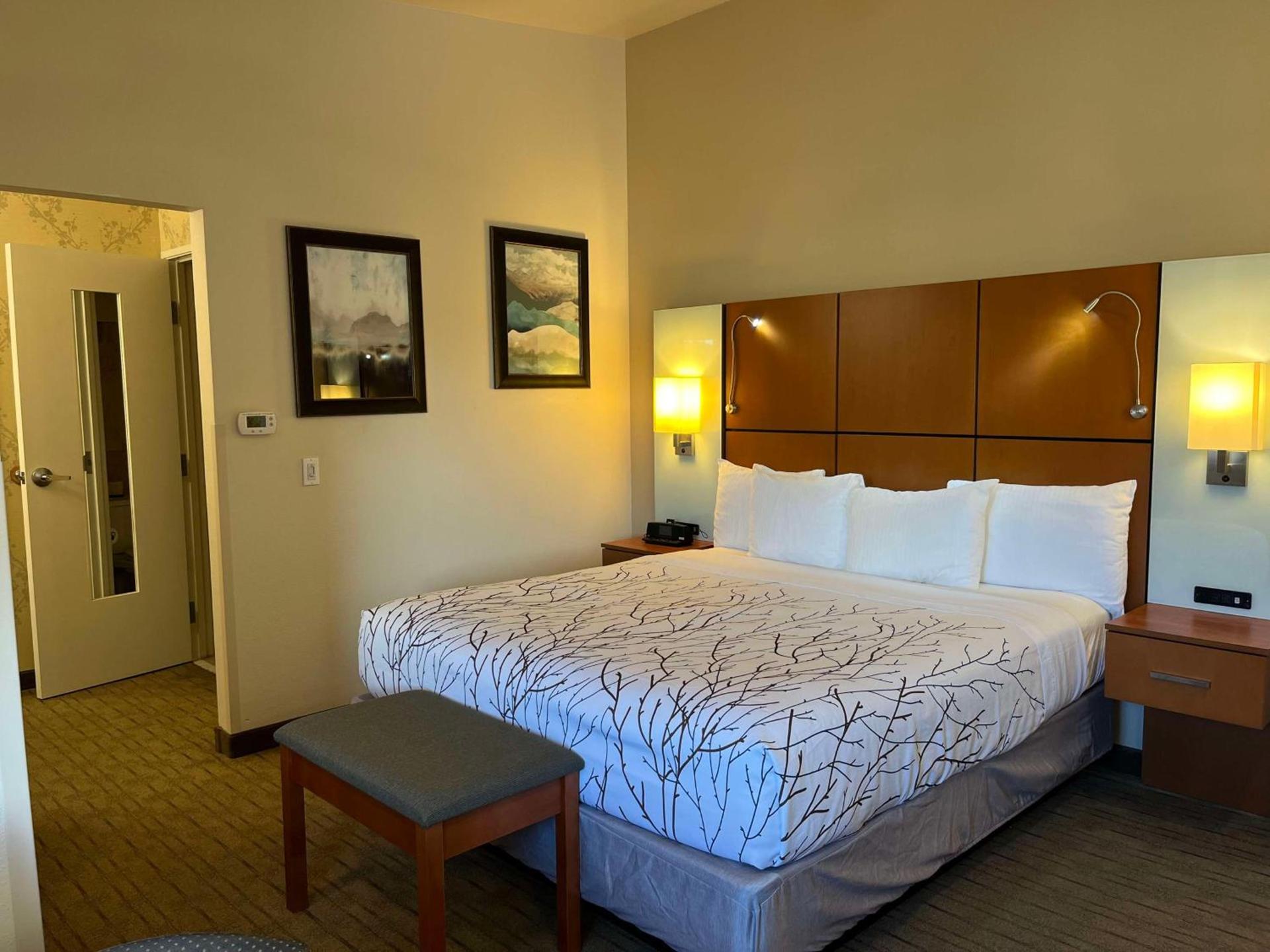 Best Western Plus Silver Saddle Inn photo 28