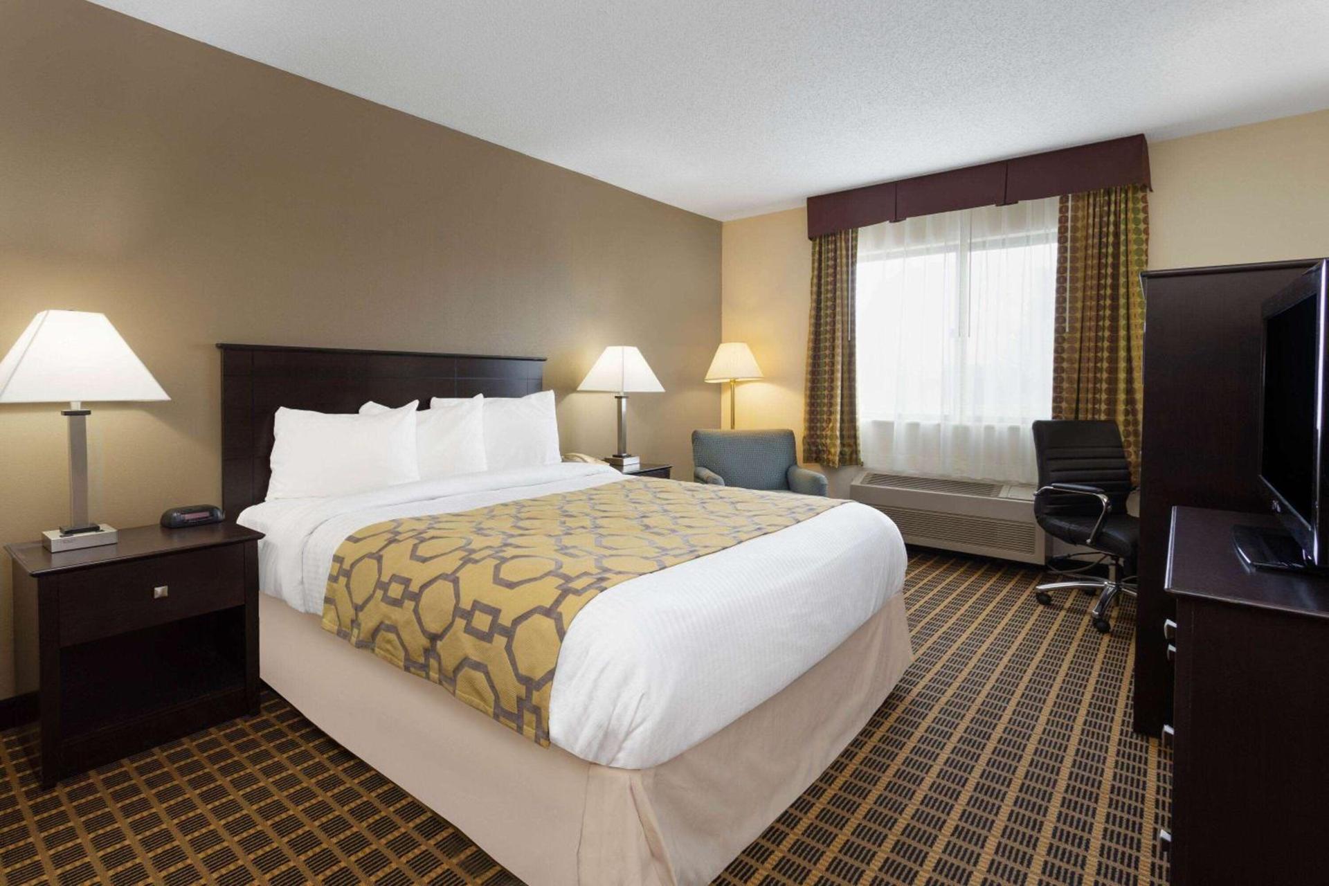 Baymont by Wyndham Harvard photo 6