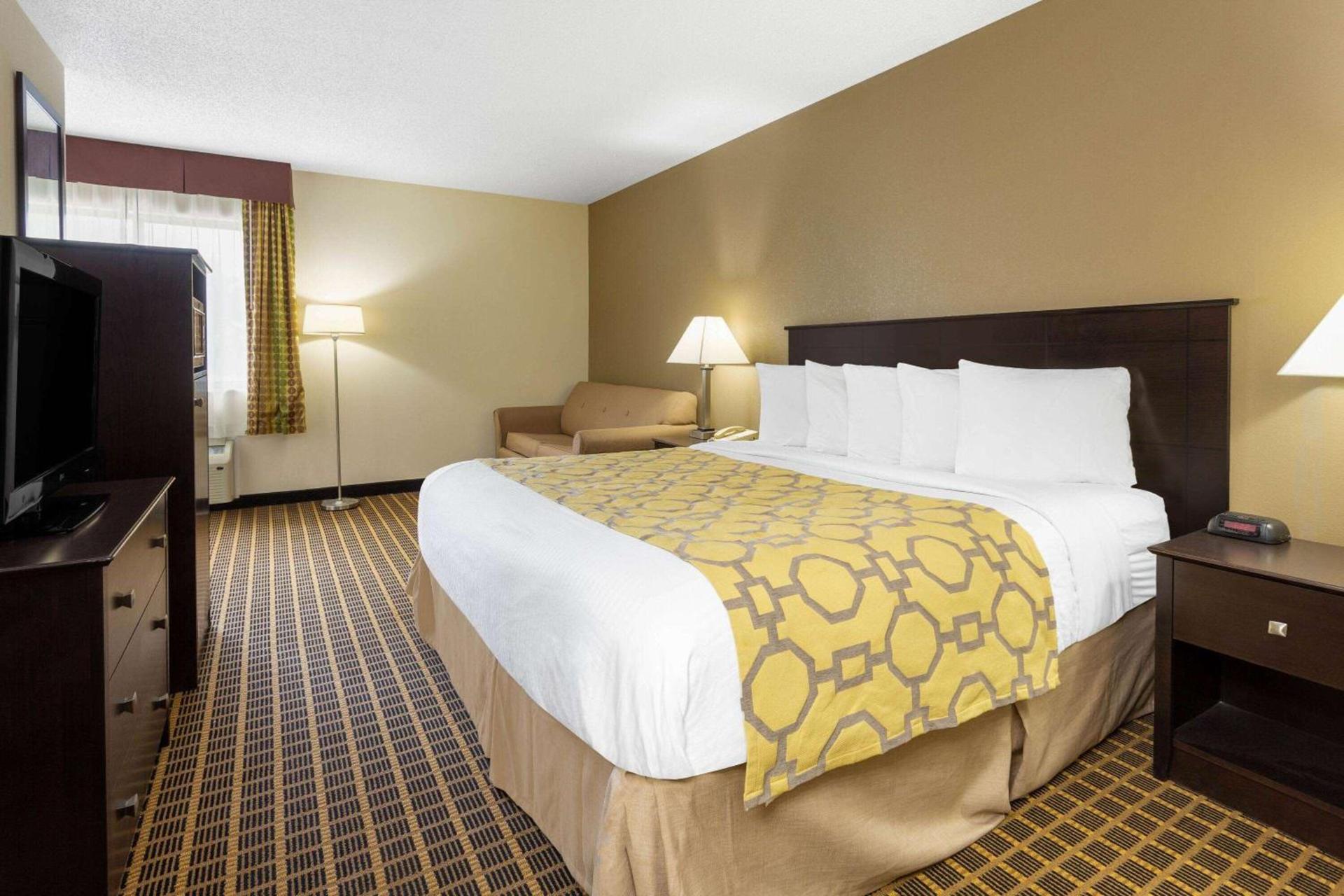Baymont by Wyndham Harvard photo 5