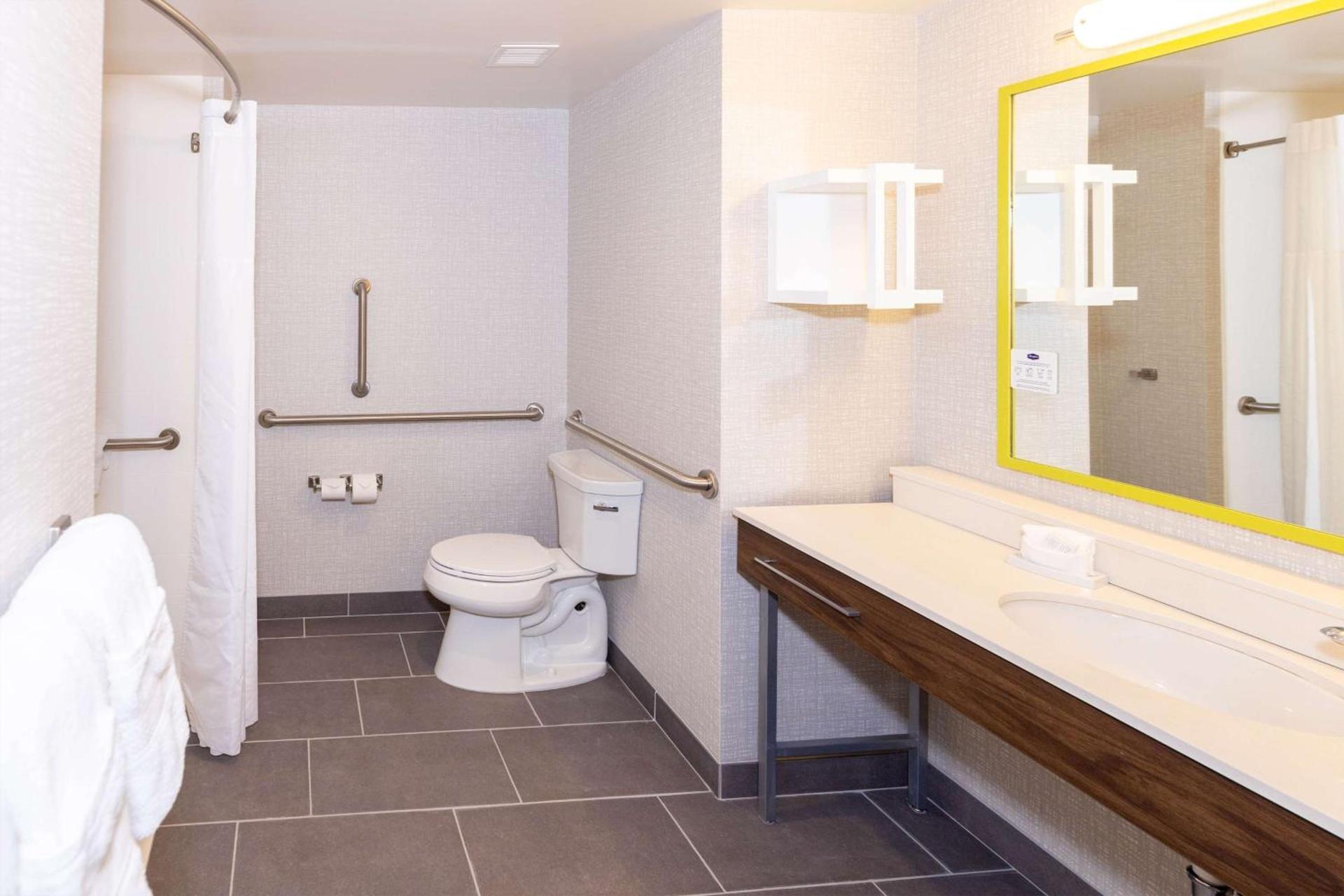 Hampton Inn Selma, Ca photo 37